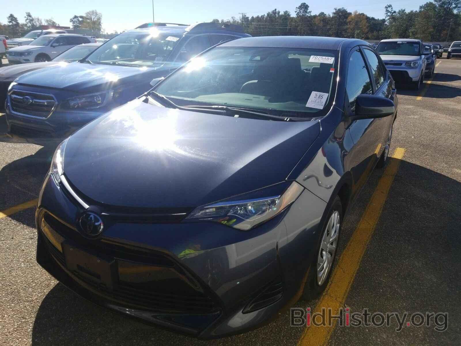 Photo 5YFBURHE4KP887502 - Toyota Corolla LE 2019