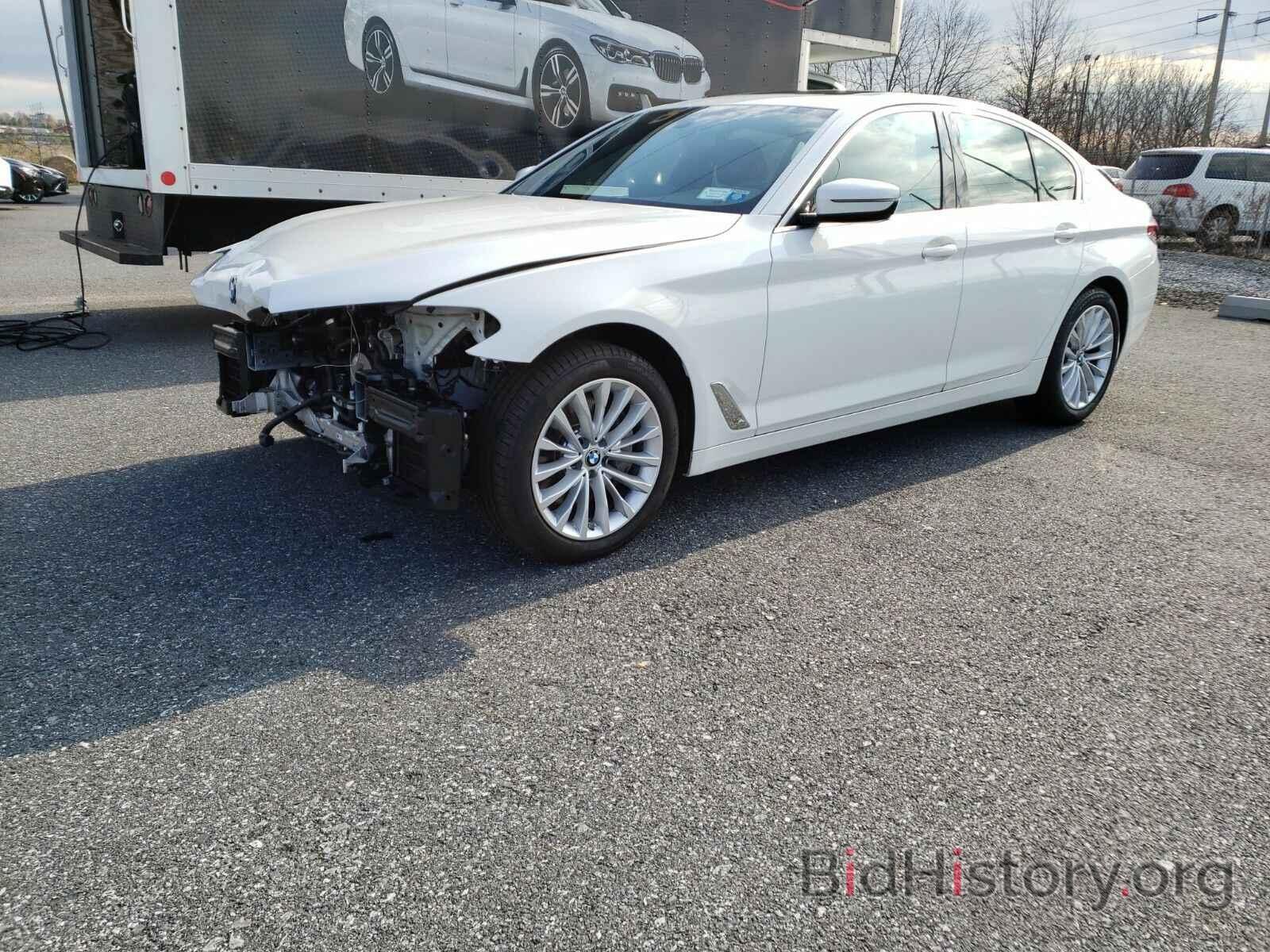 Photo WBA73BJ0XMWW90422 - BMW 5 Series 2021