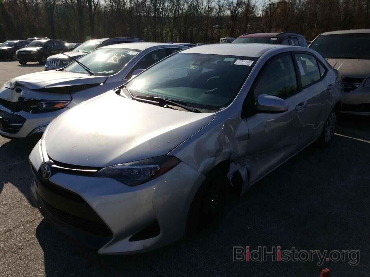 Photo 5YFBURHE4KP941655 - Toyota Corolla LE 2019