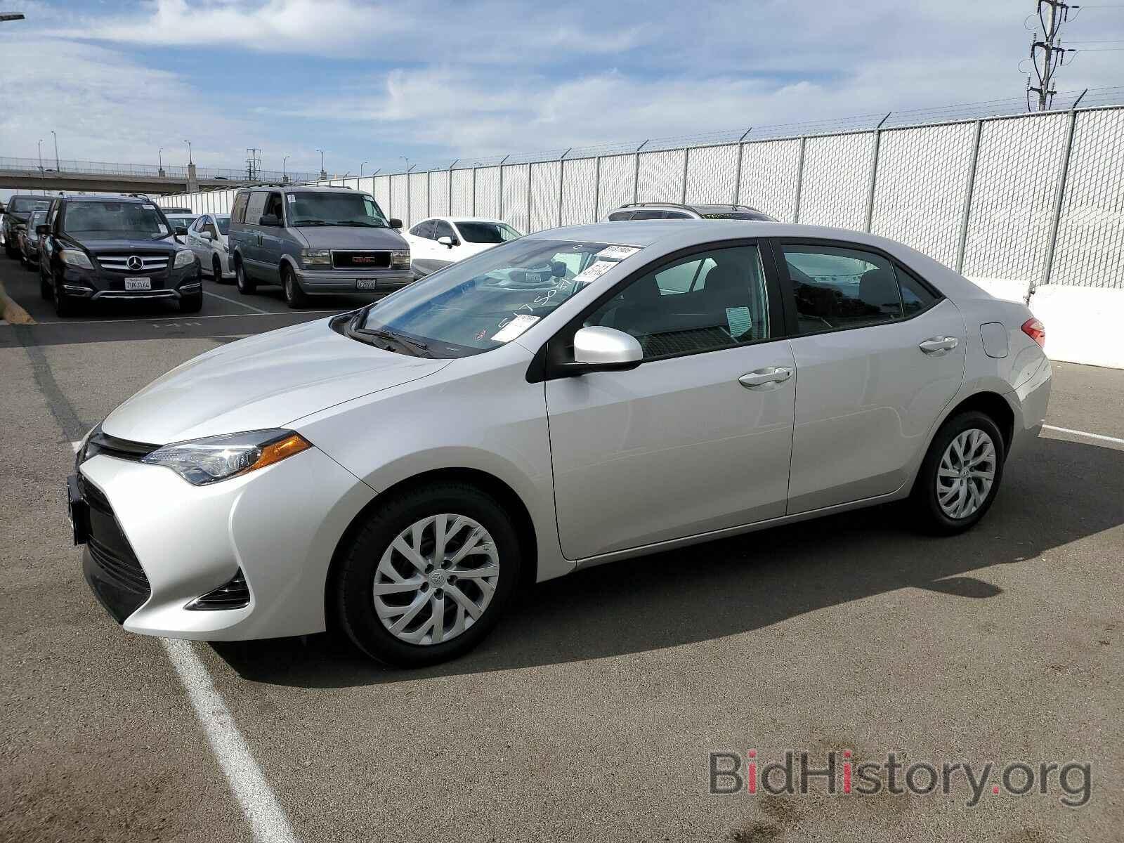 Photo 5YFBURHE5KP862107 - Toyota Corolla LE 2019