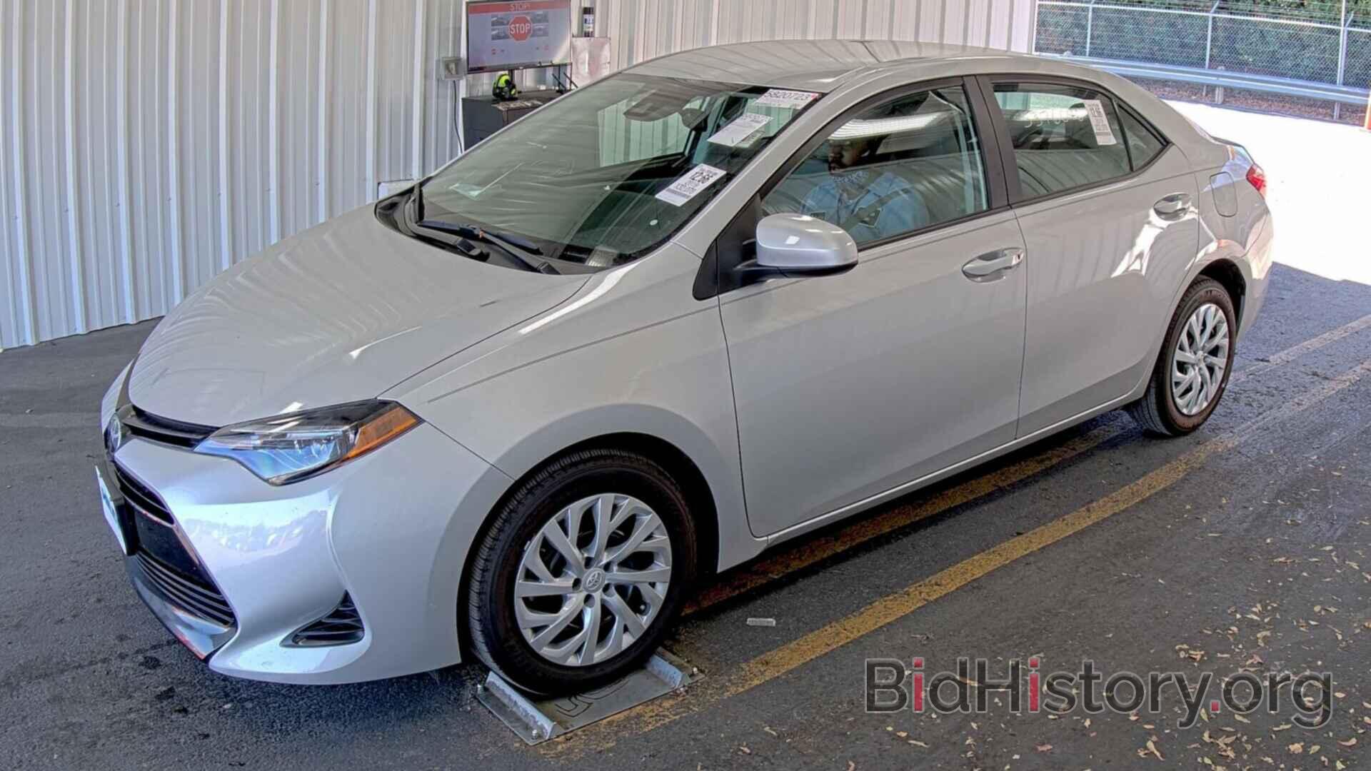 Photo 5YFBURHE5KP917316 - Toyota Corolla LE 2019