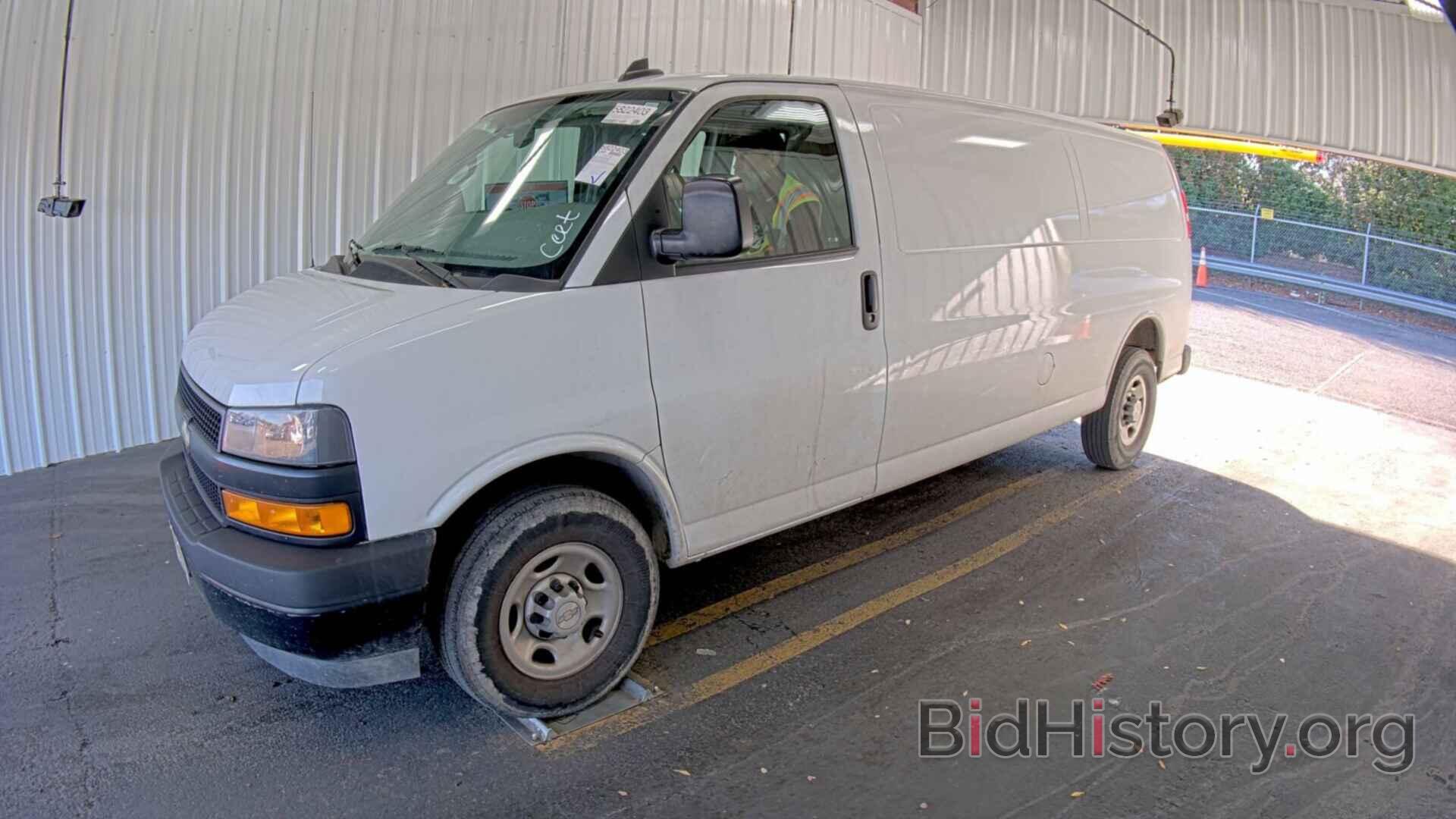 Photo 1GCWGBFG9L1125874 - Chevrolet Express Cargo Van 2020