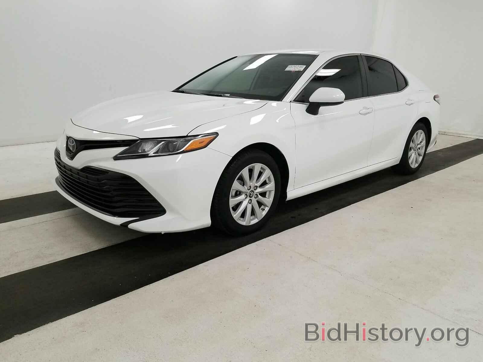 Photo 4T1B11HK1KU827918 - Toyota Camry LE 2019