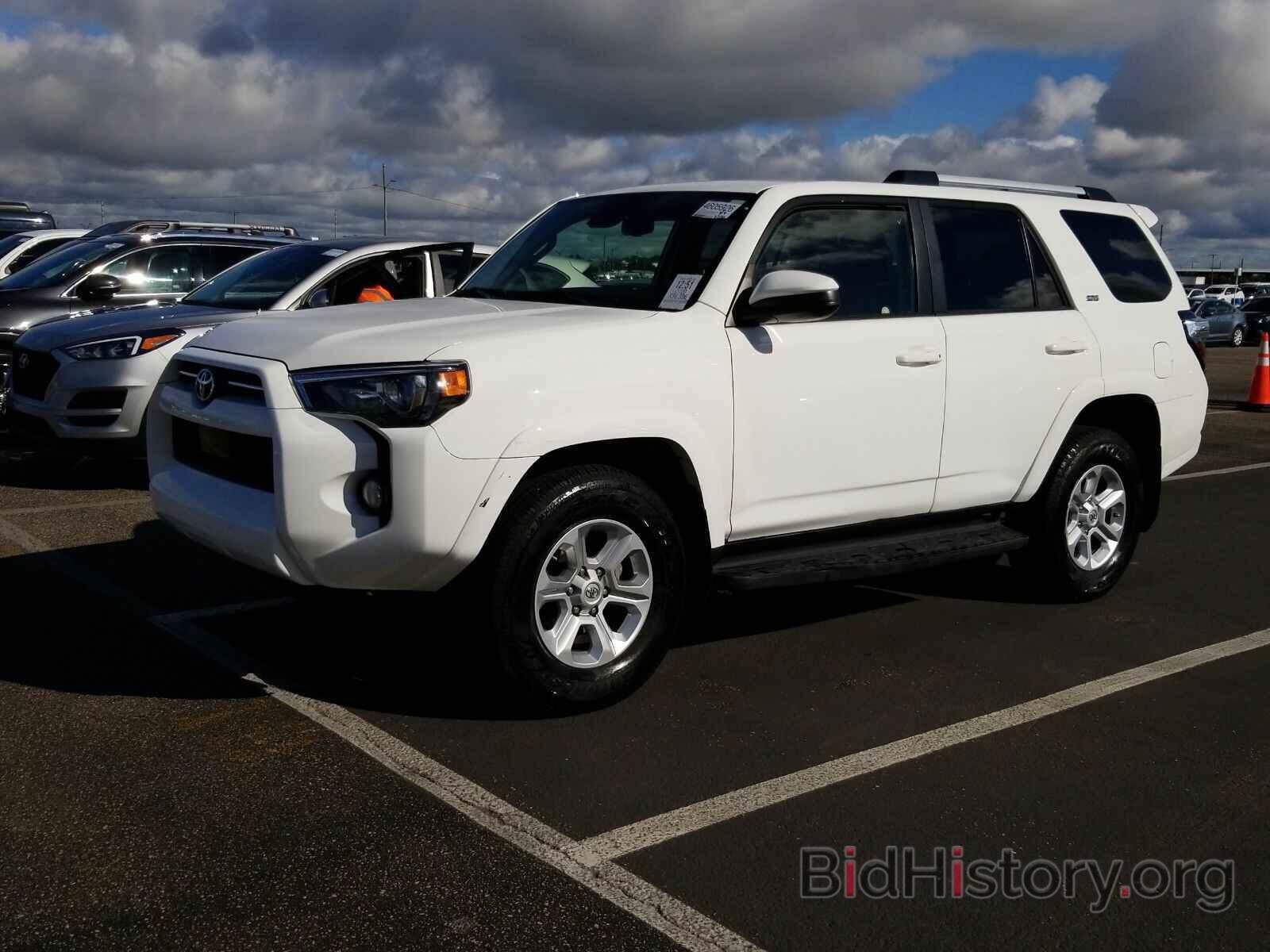 Фотография JTEBU5JRXL5744540 - Toyota 4Runner SR5 2020