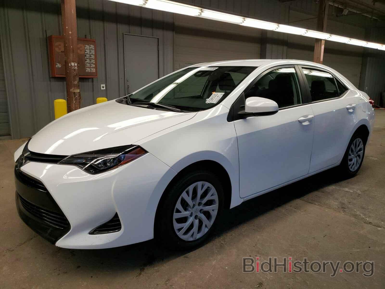 Photo 5YFBURHE4KP884793 - Toyota Corolla LE 2019