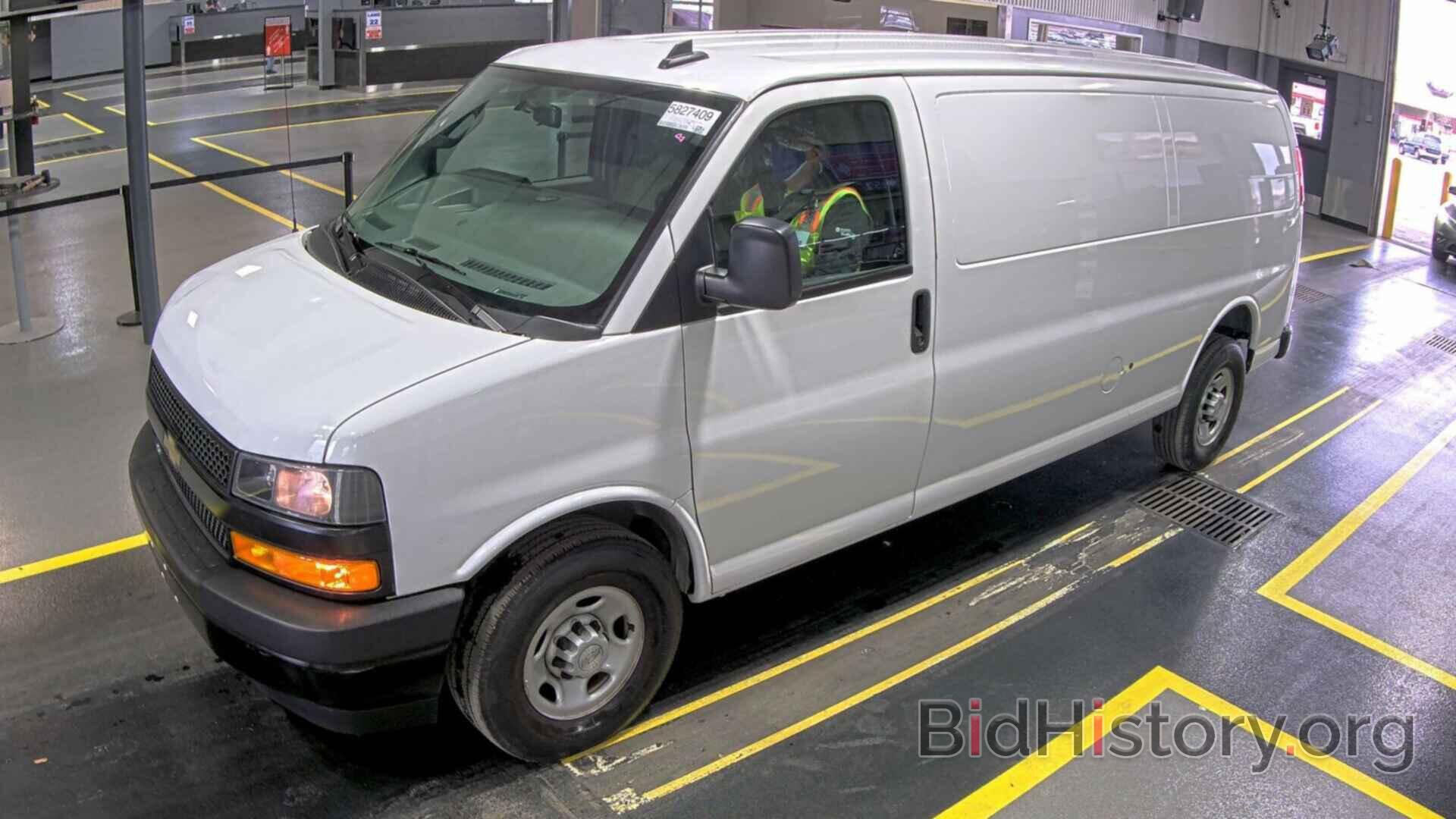 Photo 1GCWGBFG8L1125882 - Chevrolet Express Cargo Van 2020