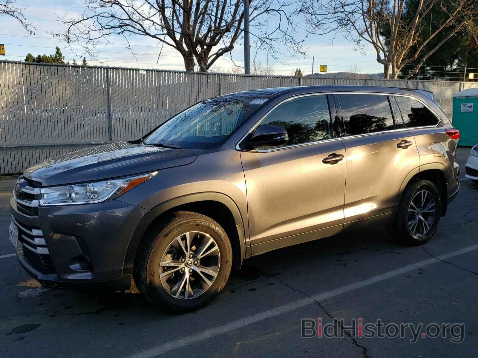 Photo 5TDBZRFH1KS978894 - Toyota Highlander 2019