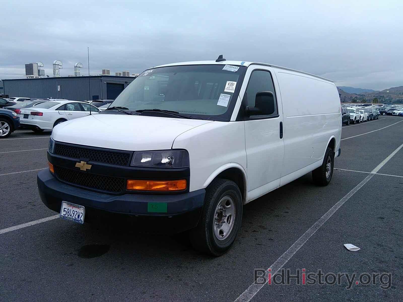 Photo 1GCWGBFG3L1126003 - Chevrolet Express Cargo Van 2020