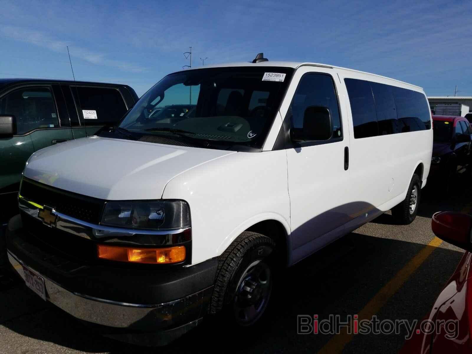 Photo 1GAZGPFG4K1175891 - Chevrolet Express Passenger 2019