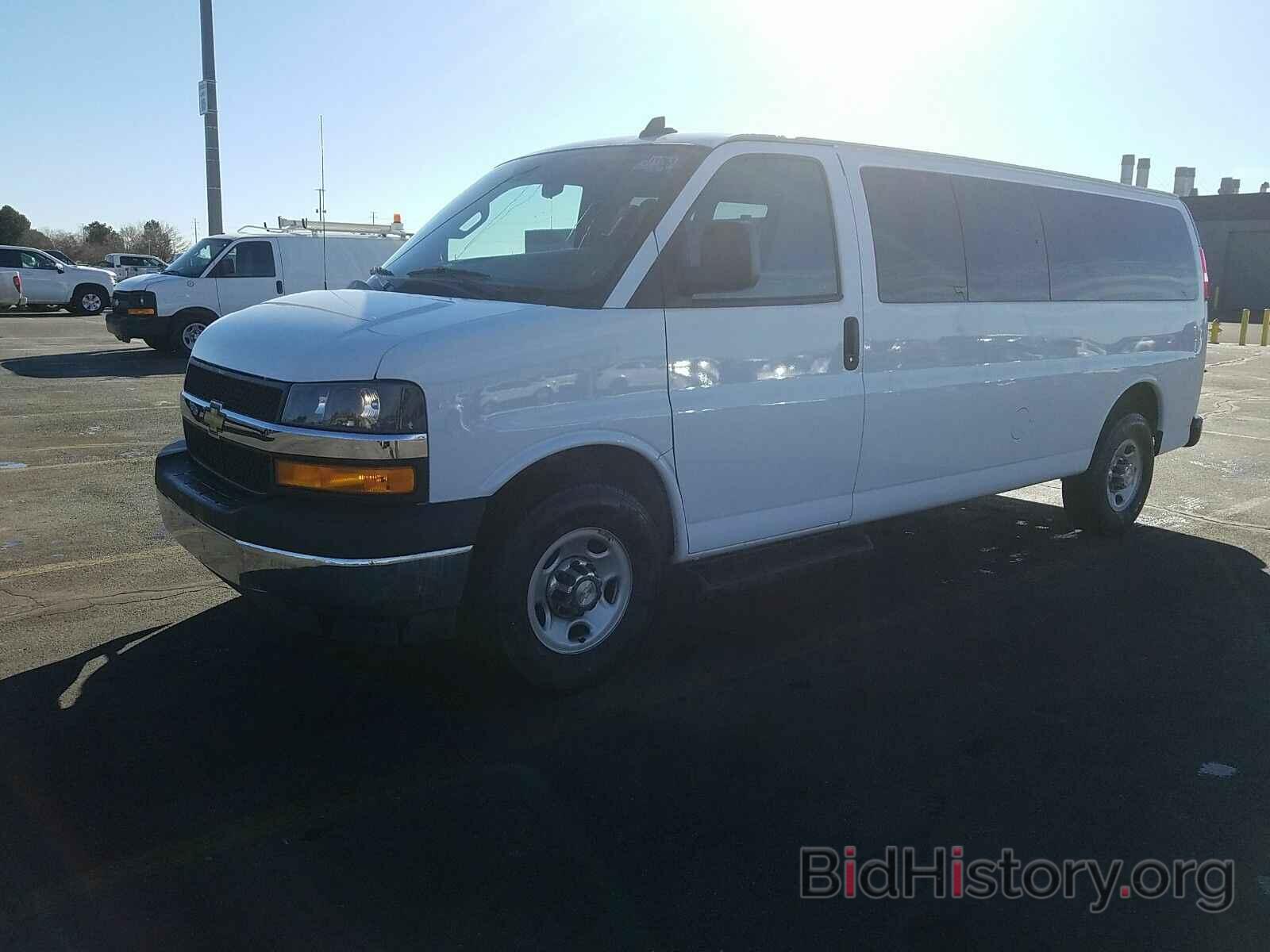 Photo 1GAZGPFG8L1129269 - Chevrolet Express Passenger 2020