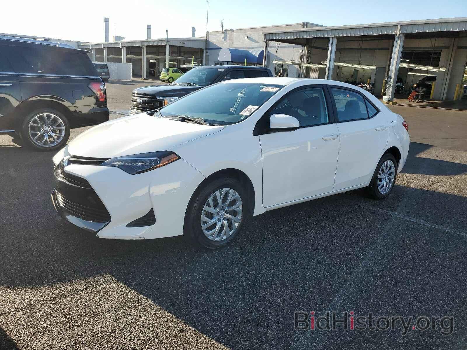 Photo 5YFBURHE2KP939760 - Toyota Corolla LE 2019