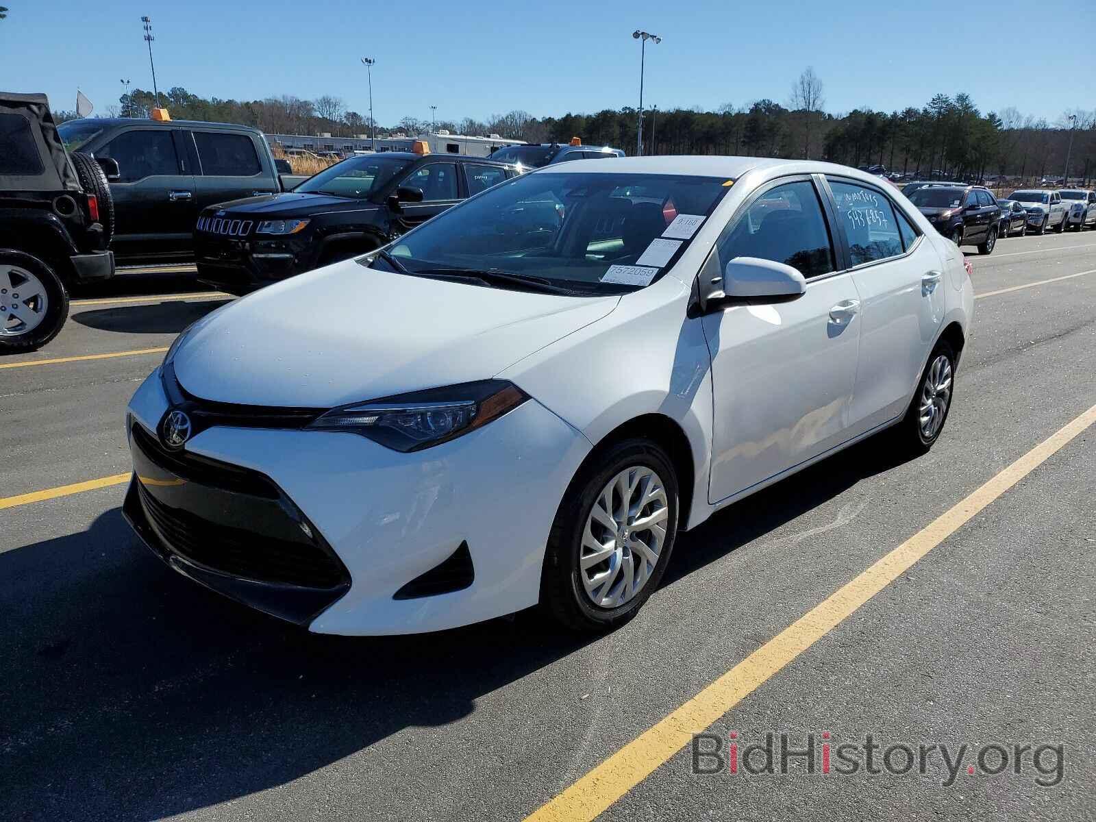 Фотография 5YFBURHE3KP921168 - Toyota Corolla LE 2019