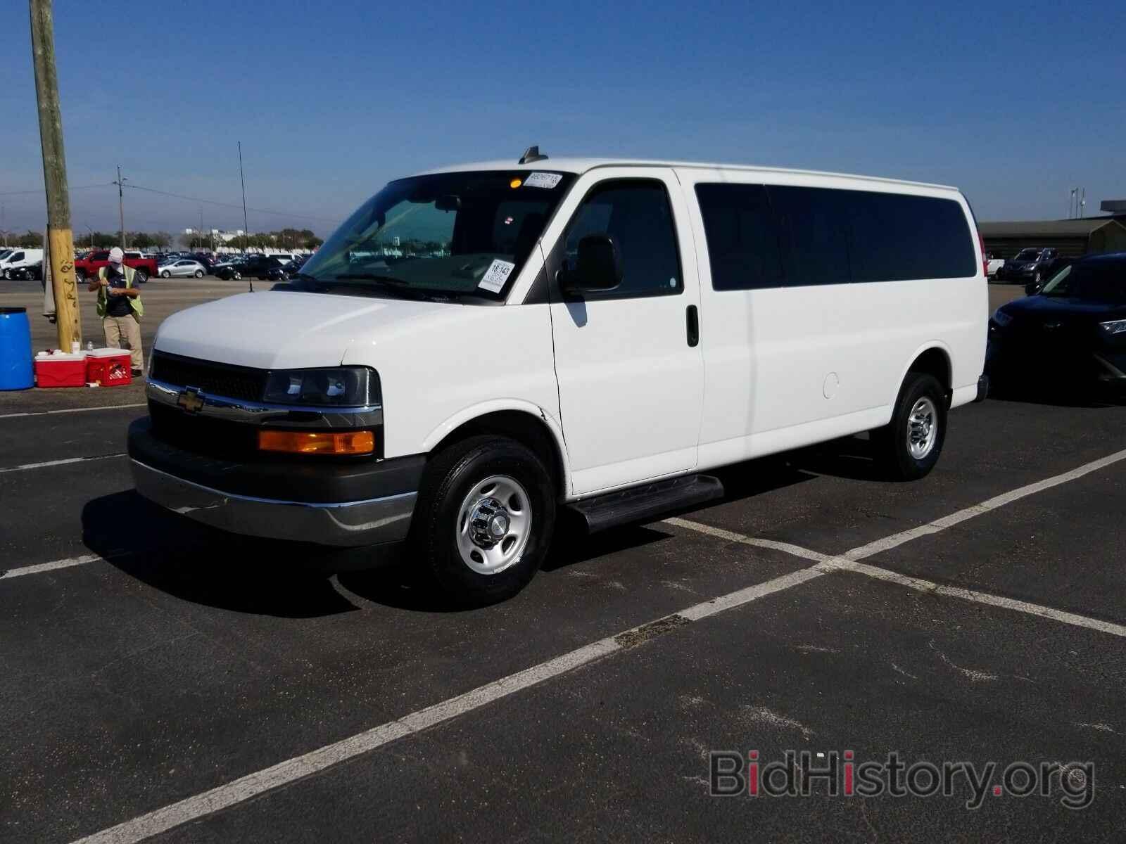 Photo 1GAZGPFP0K1161163 - Chevrolet Express Passenger 2019