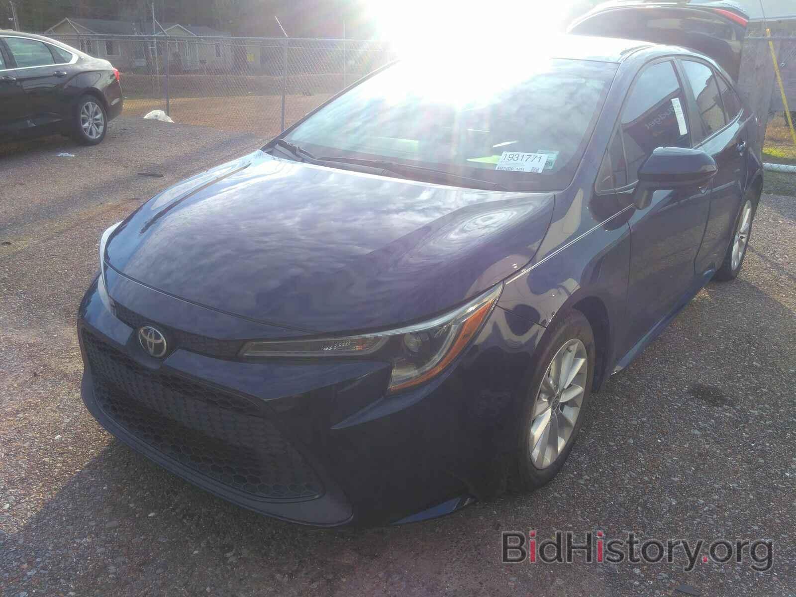 Photo 5YFHPRAE2LP021438 - Toyota Corolla LE 2020