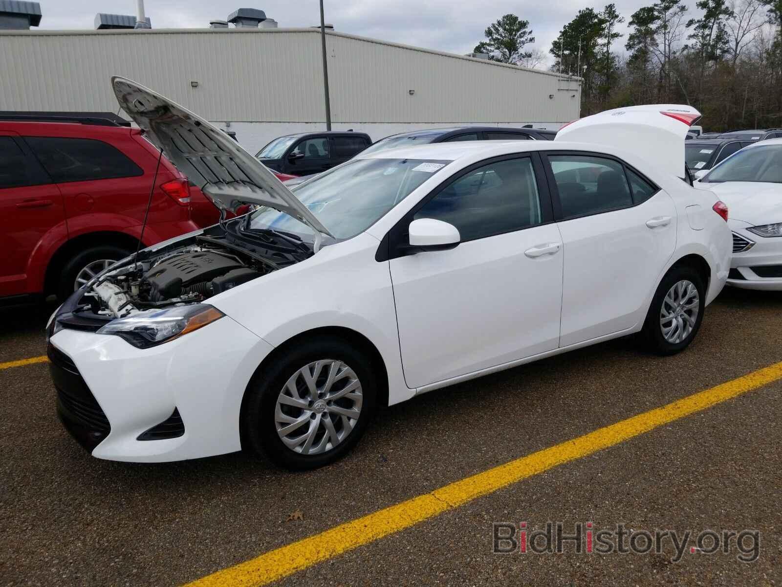 Photo 5YFBURHE0KP935710 - Toyota Corolla LE 2019