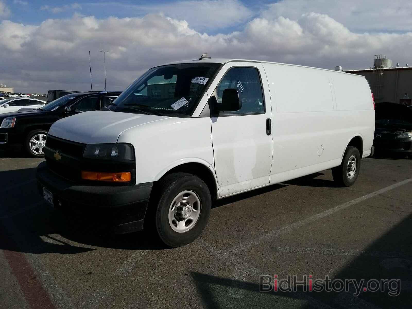 Photo 1GCWGBFG2L1124601 - Chevrolet Express Cargo Van 2020