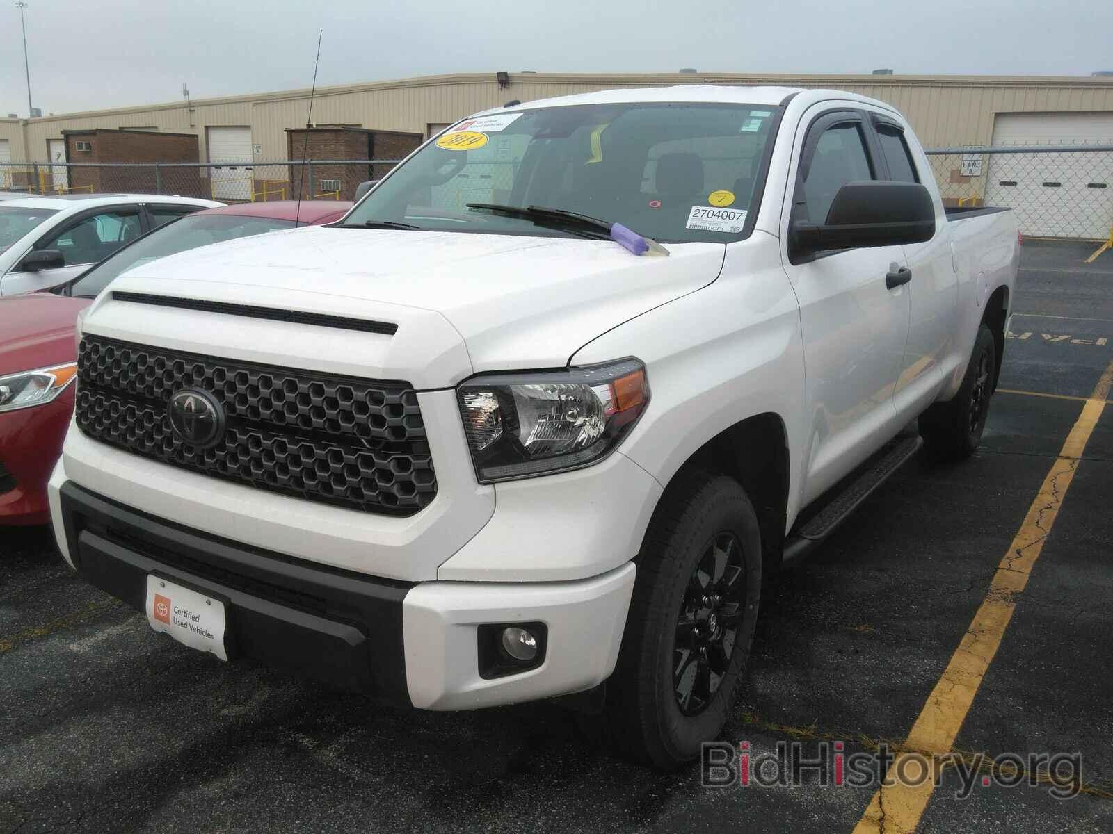 Photo 5TFUY5F1XKX788013 - Toyota Tundra 4WD 2019