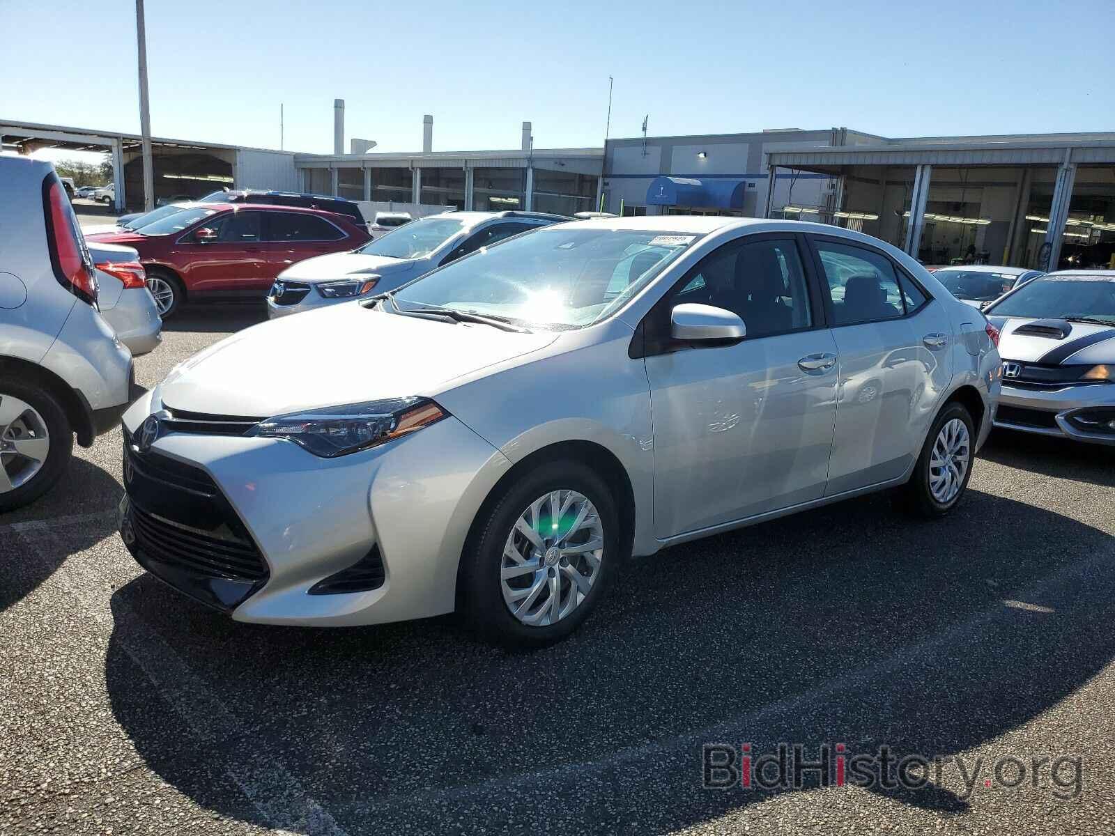 Photo 5YFBURHE7KP935297 - Toyota Corolla LE 2019