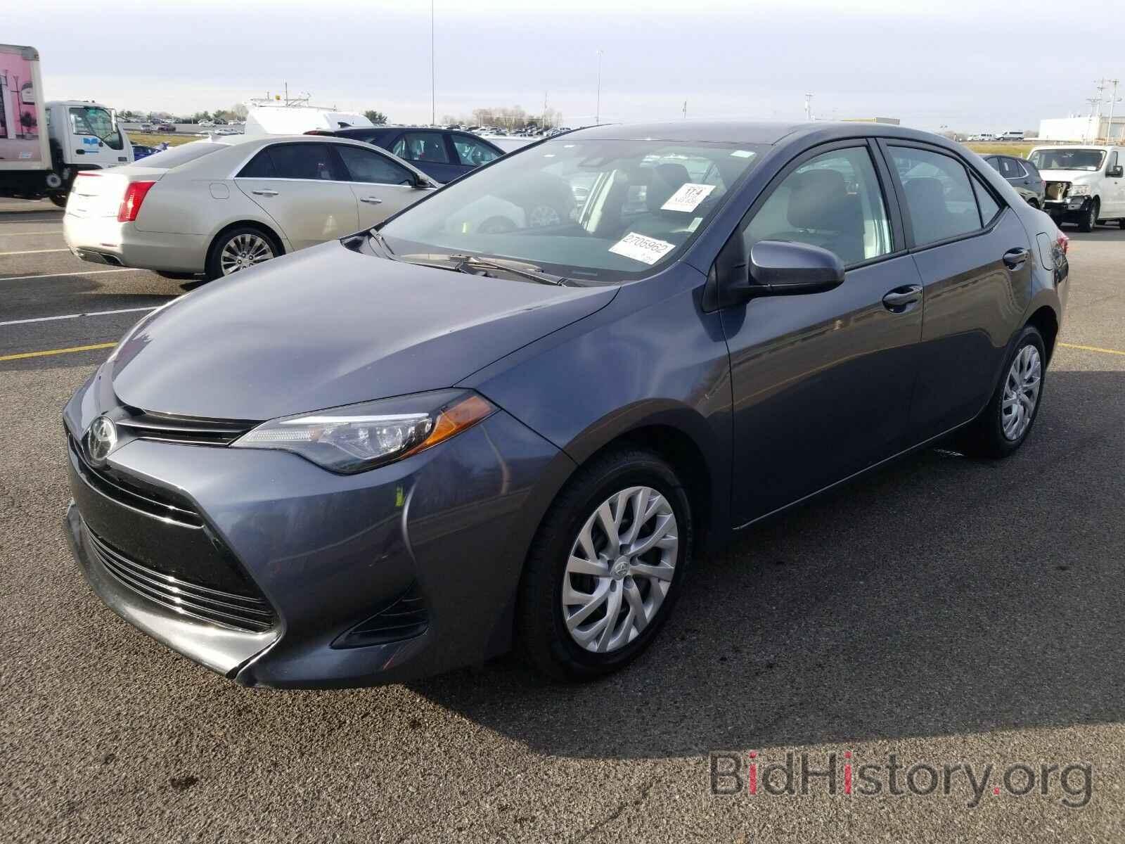 Photo 5YFBURHE7KP939737 - Toyota Corolla LE 2019