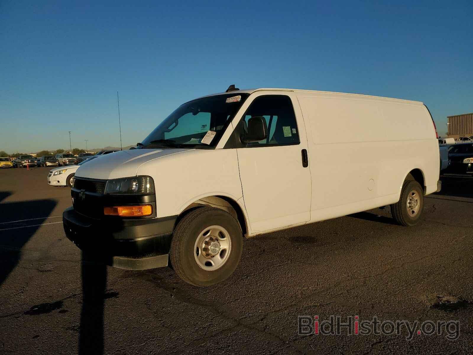 Photo 1GCWGBFG9L1125468 - Chevrolet Express Cargo Van 2020