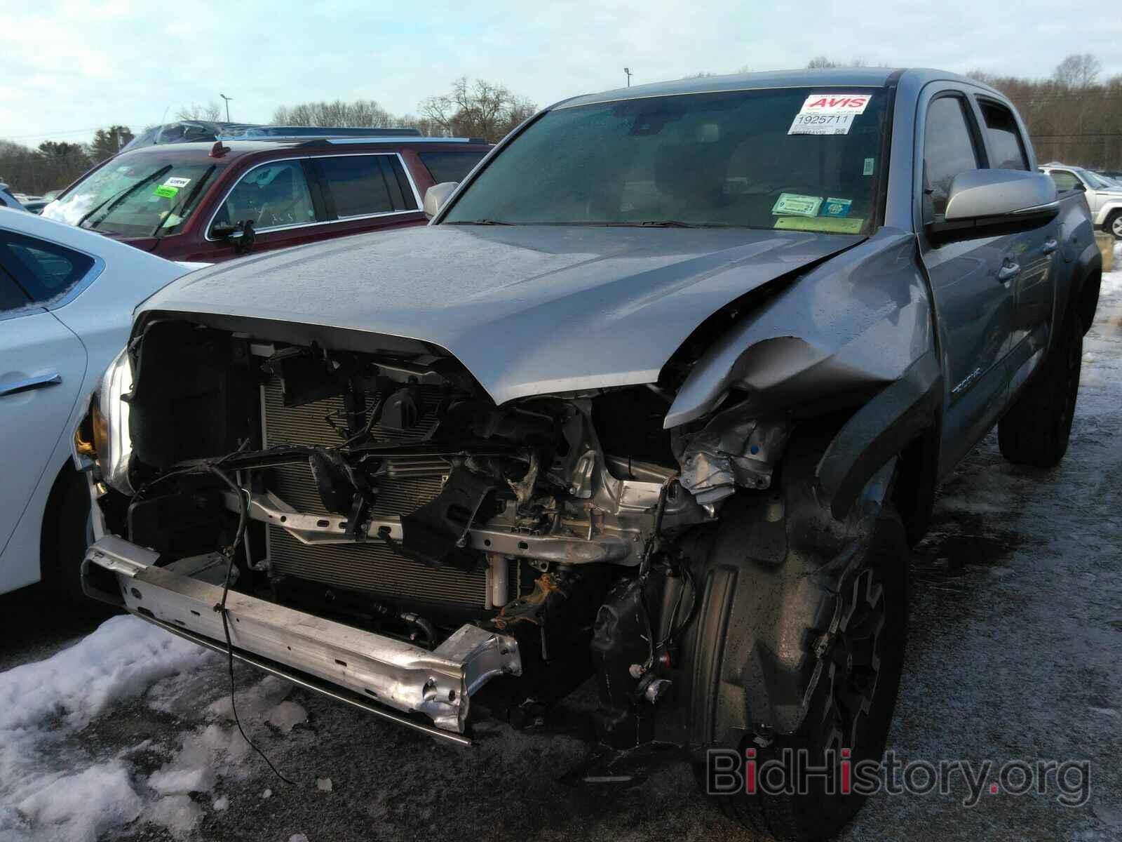 Photo 5TFCZ5AN3LX226801 - Toyota Tacoma 4WD 2020