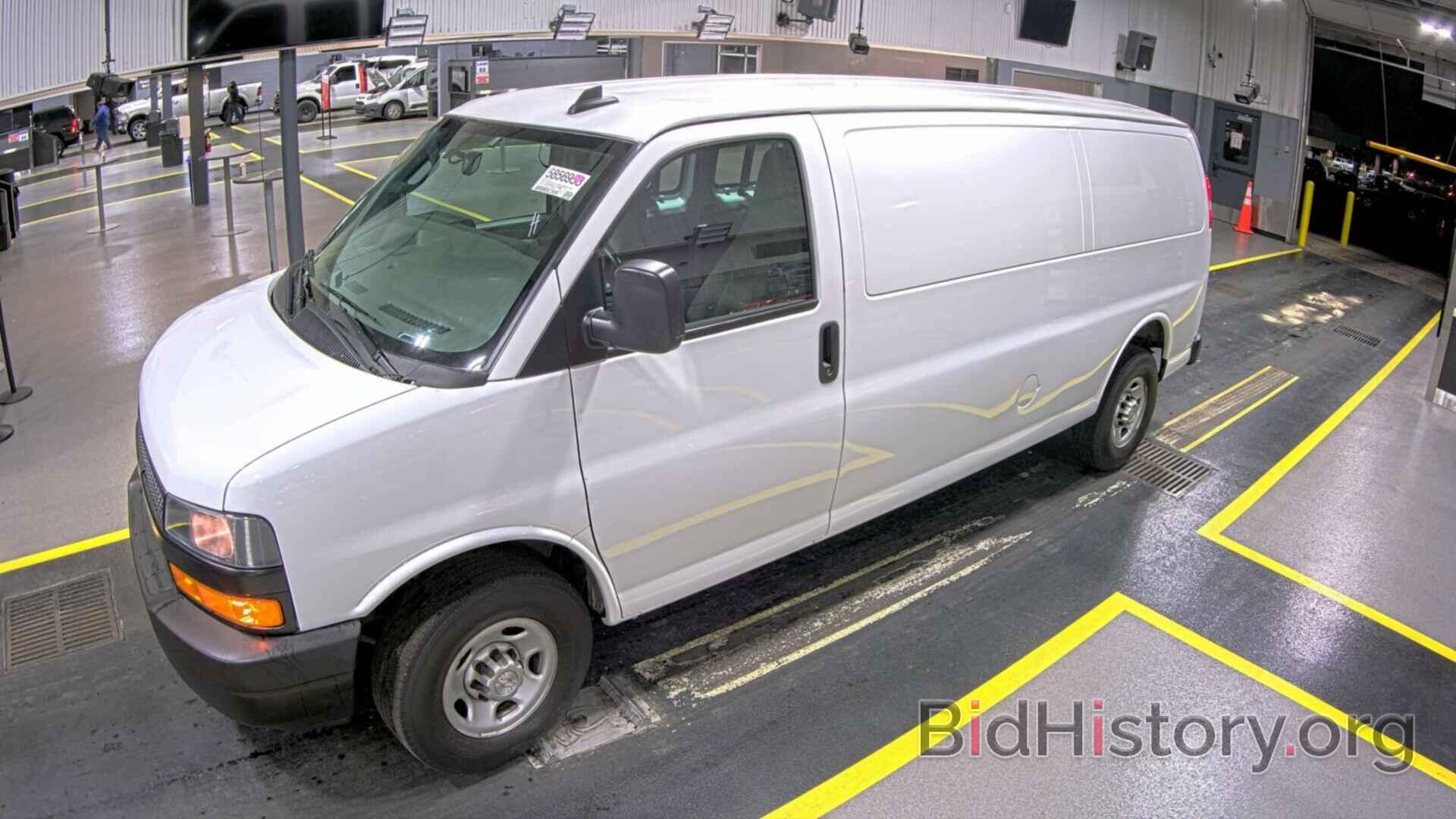 Photo 1GCWGBFG2L1126557 - Chevrolet Express Cargo Van 2020