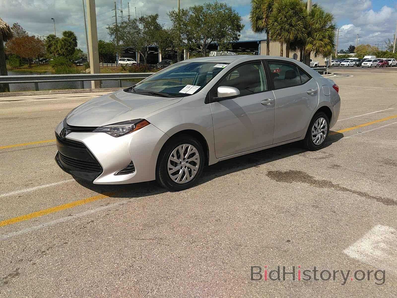 Photo 5YFBURHEXKP915450 - Toyota Corolla LE 2019