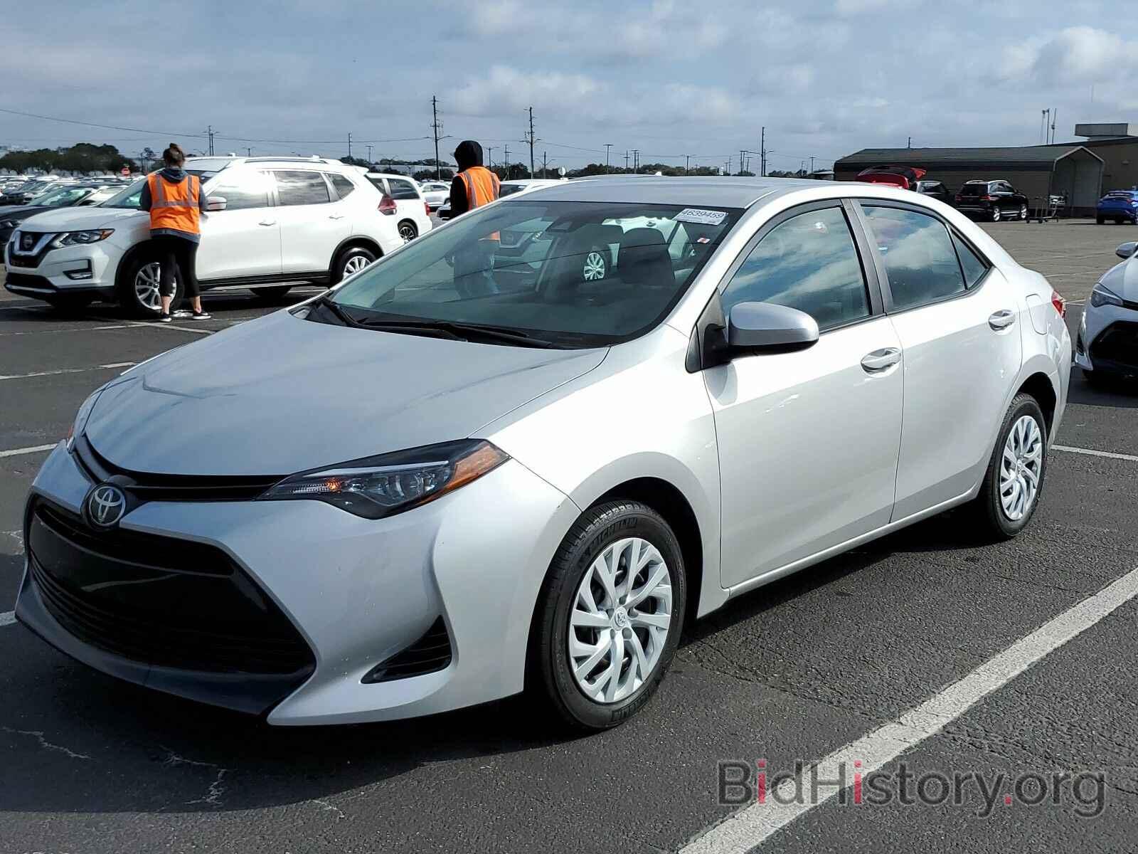 Photo 5YFBURHE5KP859935 - Toyota Corolla LE 2019