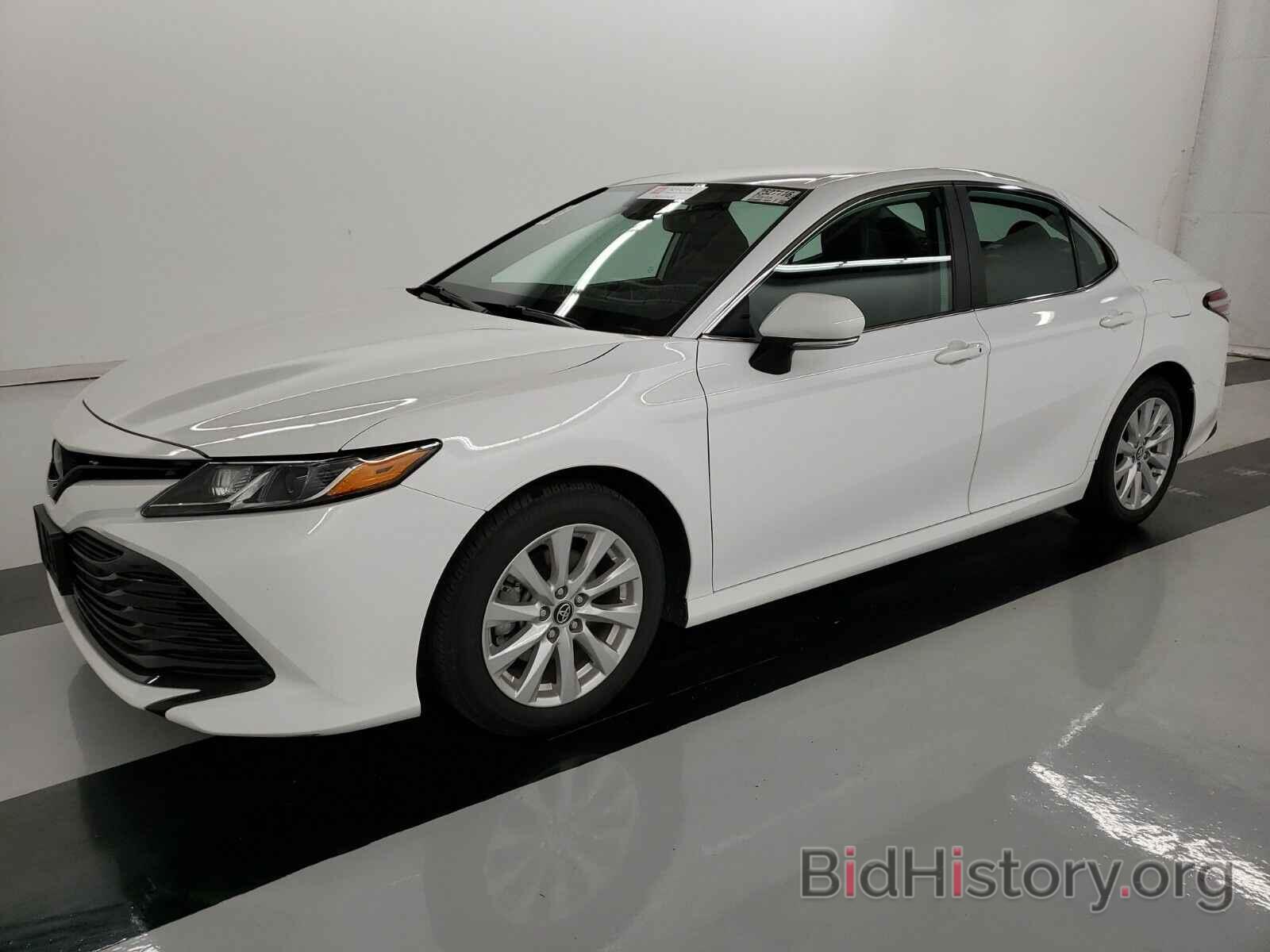 Photo 4T1B11HKXKU757898 - Toyota Camry LE 2019