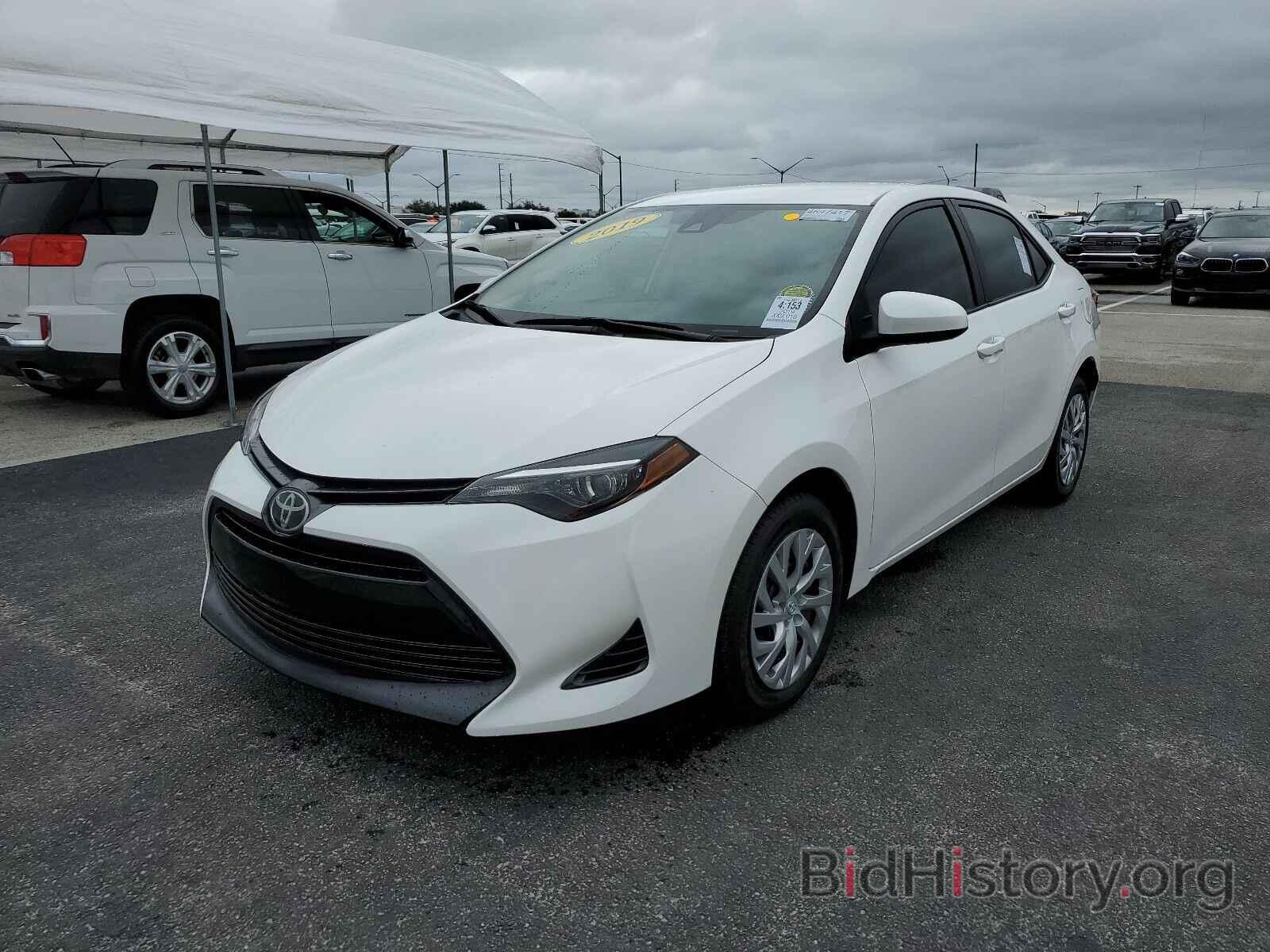 Photo 2T1BURHE0KC157442 - Toyota Corolla LE 2019