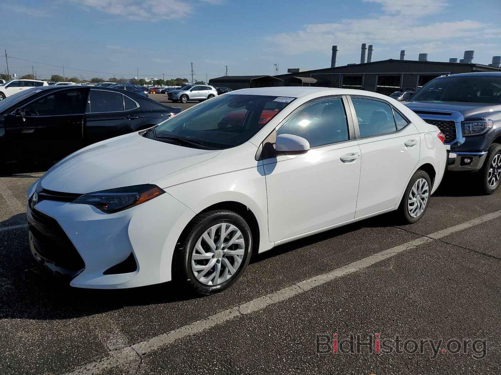 Photo 5YFBURHE4KP931403 - Toyota Corolla LE 2019