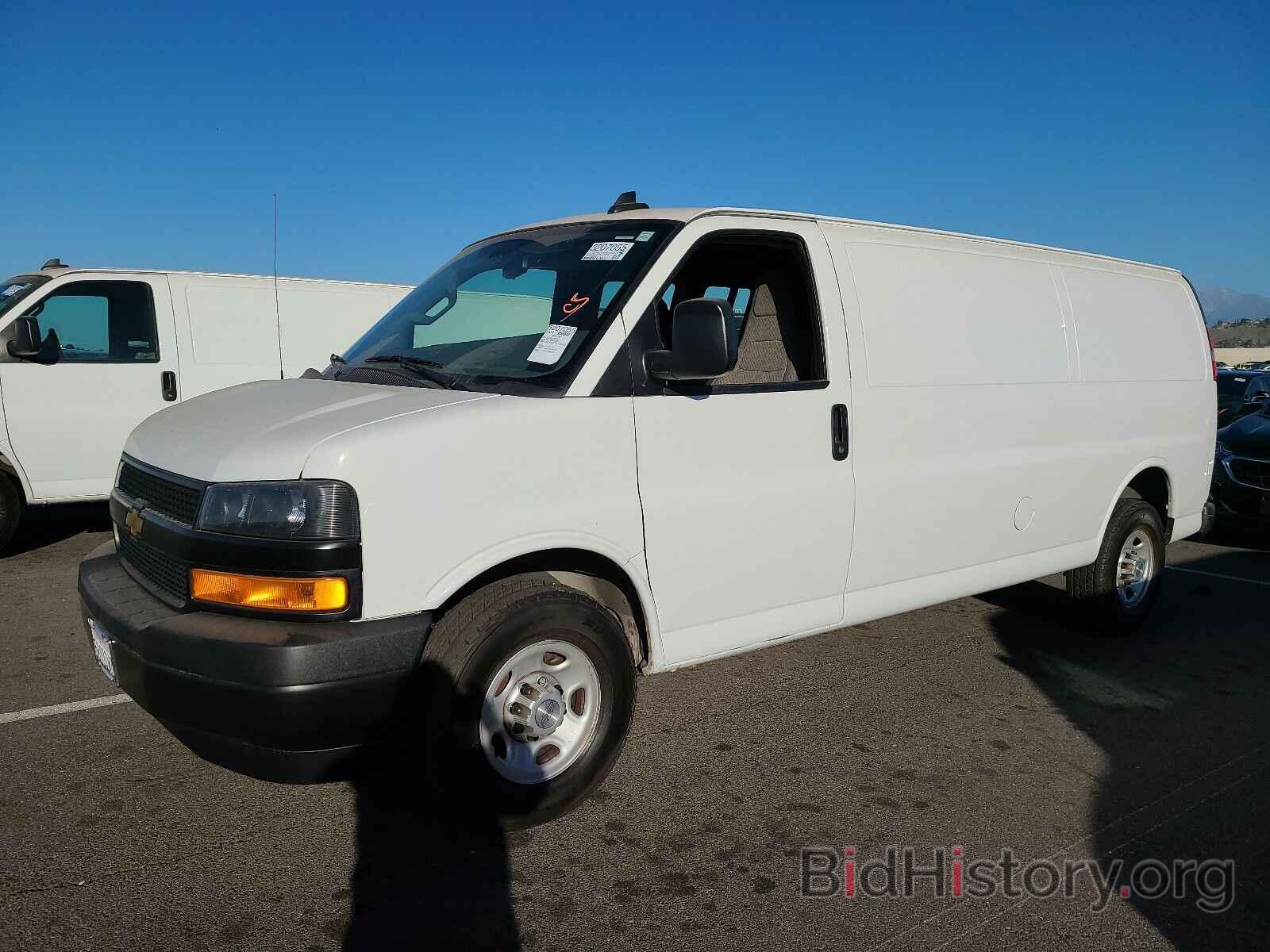 Photo 1GCWGBFG9L1136406 - Chevrolet Express Cargo Van 2020