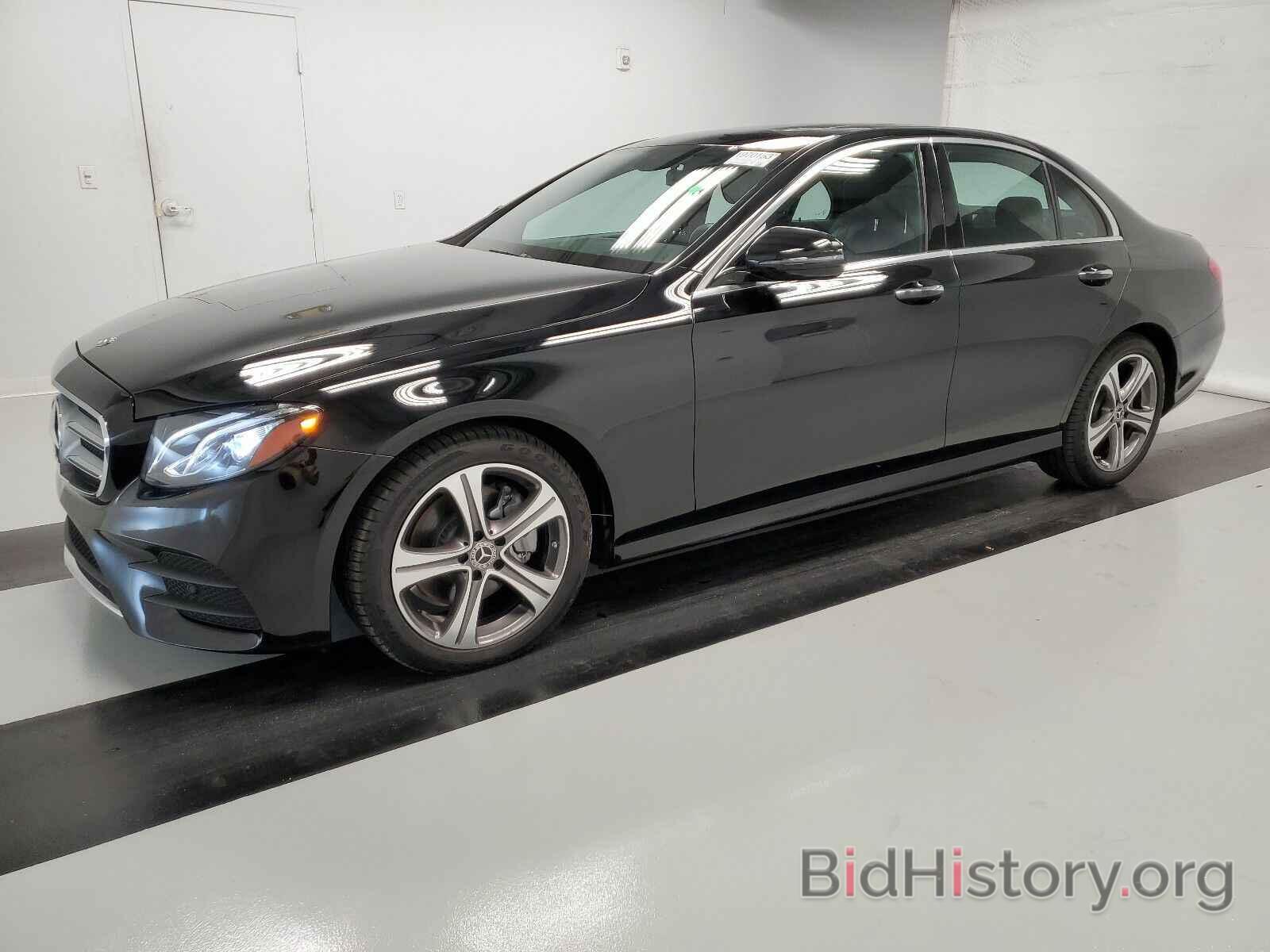 Photo WDDZF4JB8KA587404 - Mercedes-Benz E-Class 2019