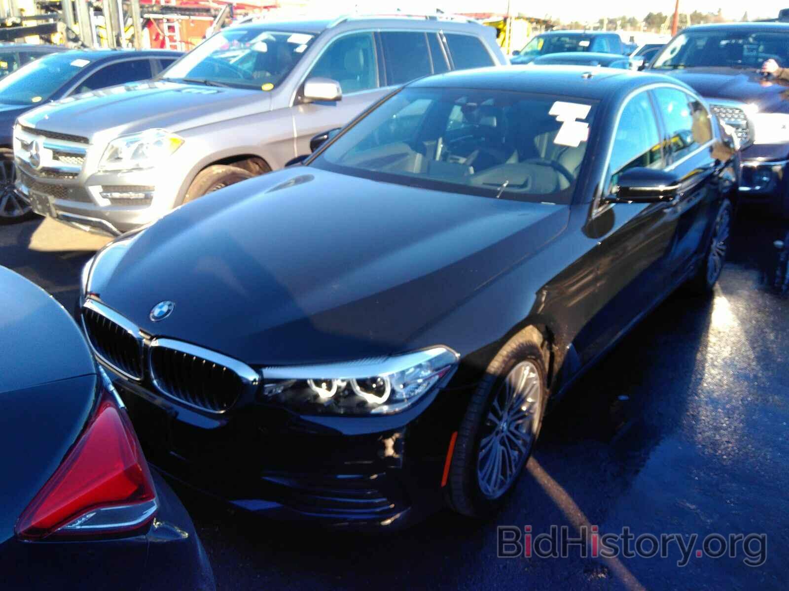 Photo WBAJR7C03LCE05853 - BMW 5 Series 2020