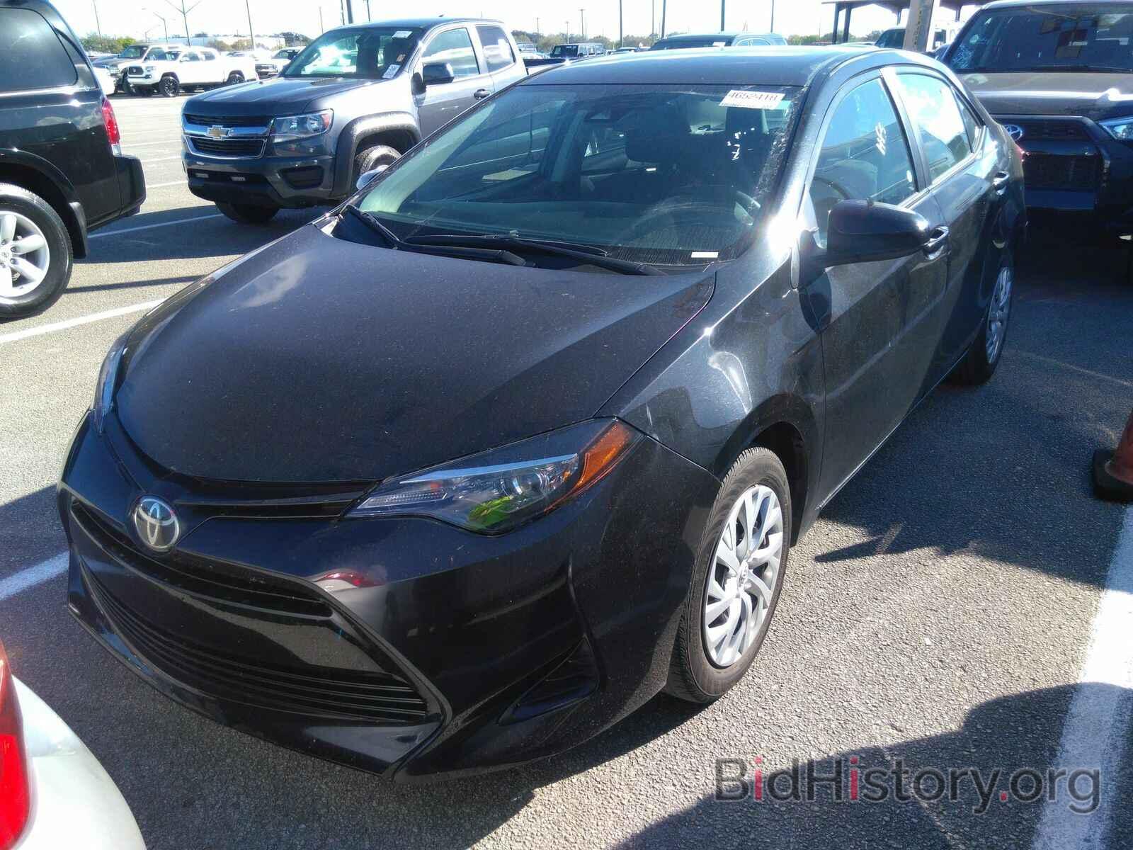 Photo 5YFBURHE7KP937437 - Toyota Corolla LE 2019