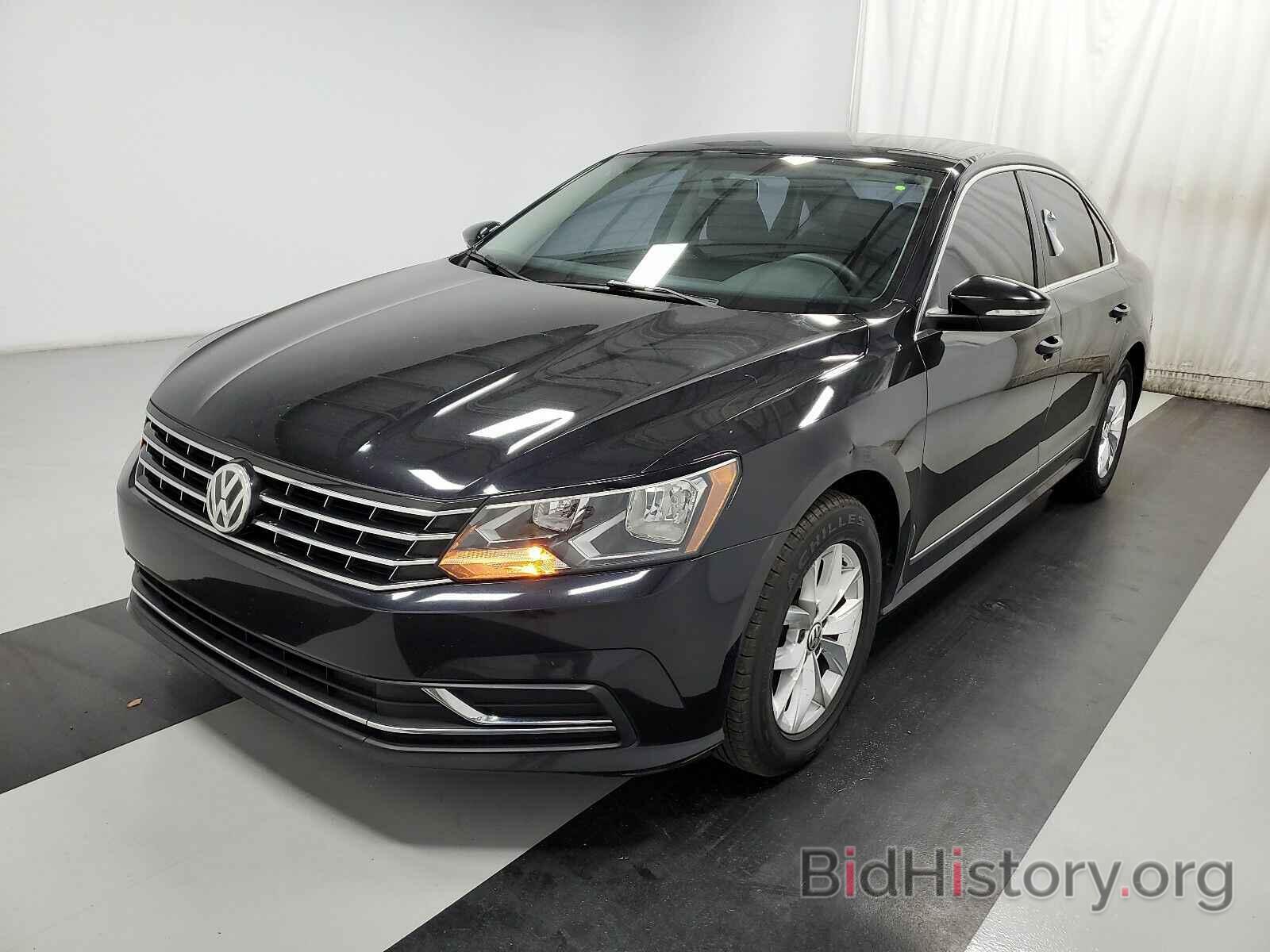 Photo 1VWAT7A38HC009551 - Volkswagen Passat 2017