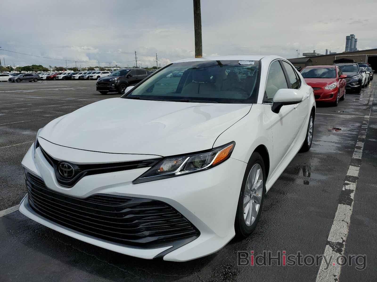 Photo 4T1B11HK5JU593880 - Toyota Camry LE 2018