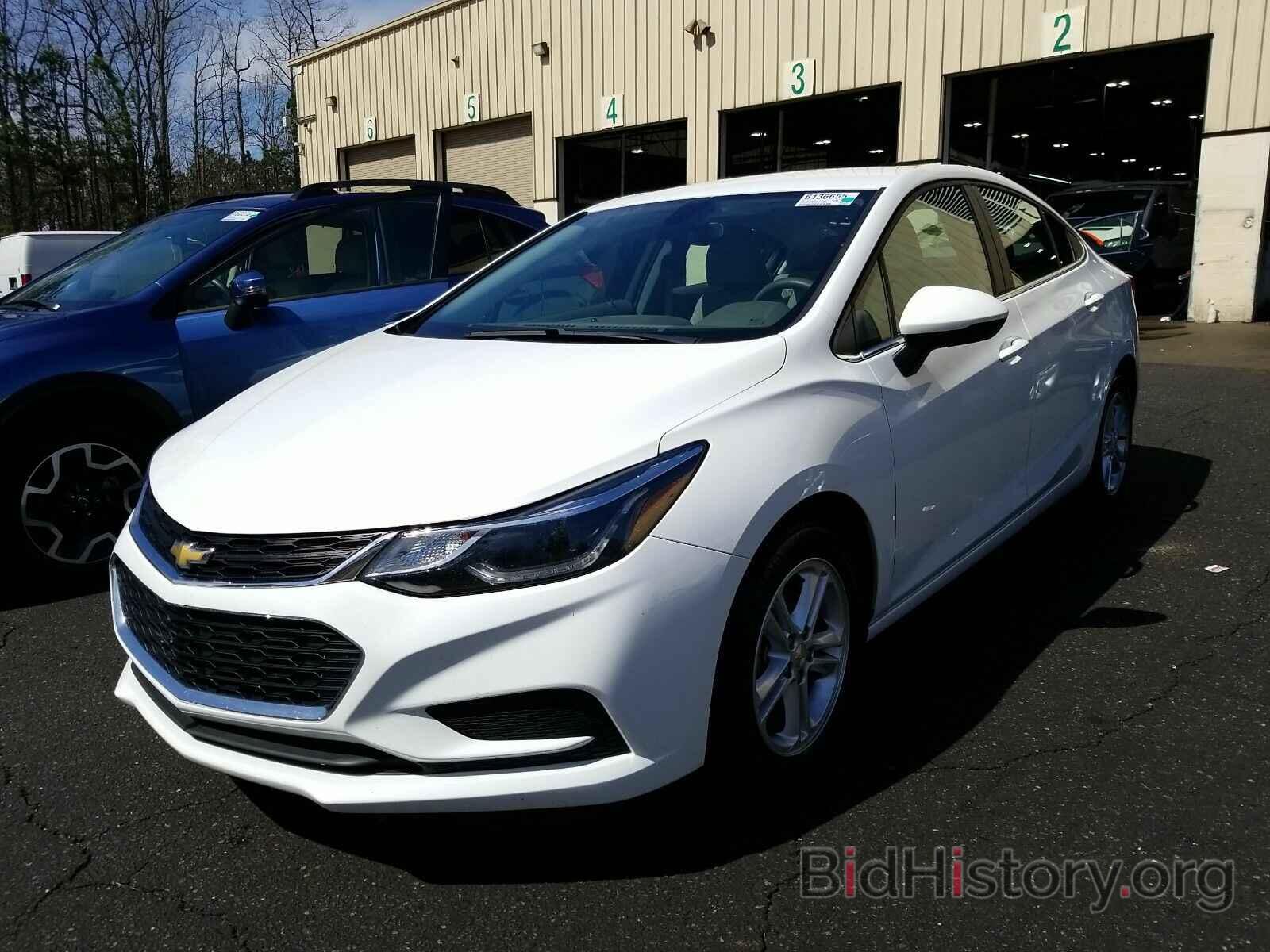 Photo 1G1BE5SM4J7172220 - Chevrolet Cruze 2018