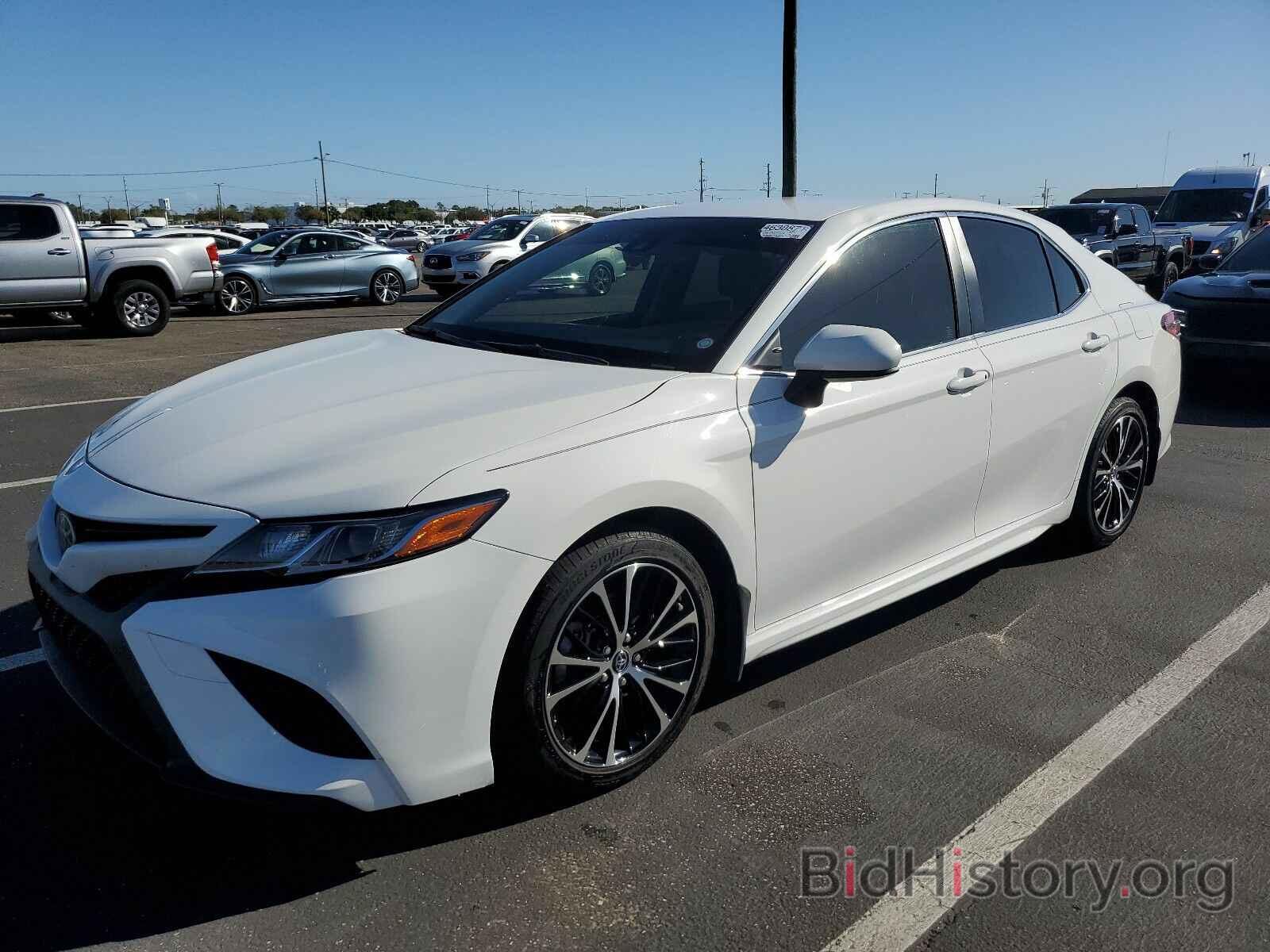 Photo JTNB11HK0J3070658 - Toyota Camry 2018