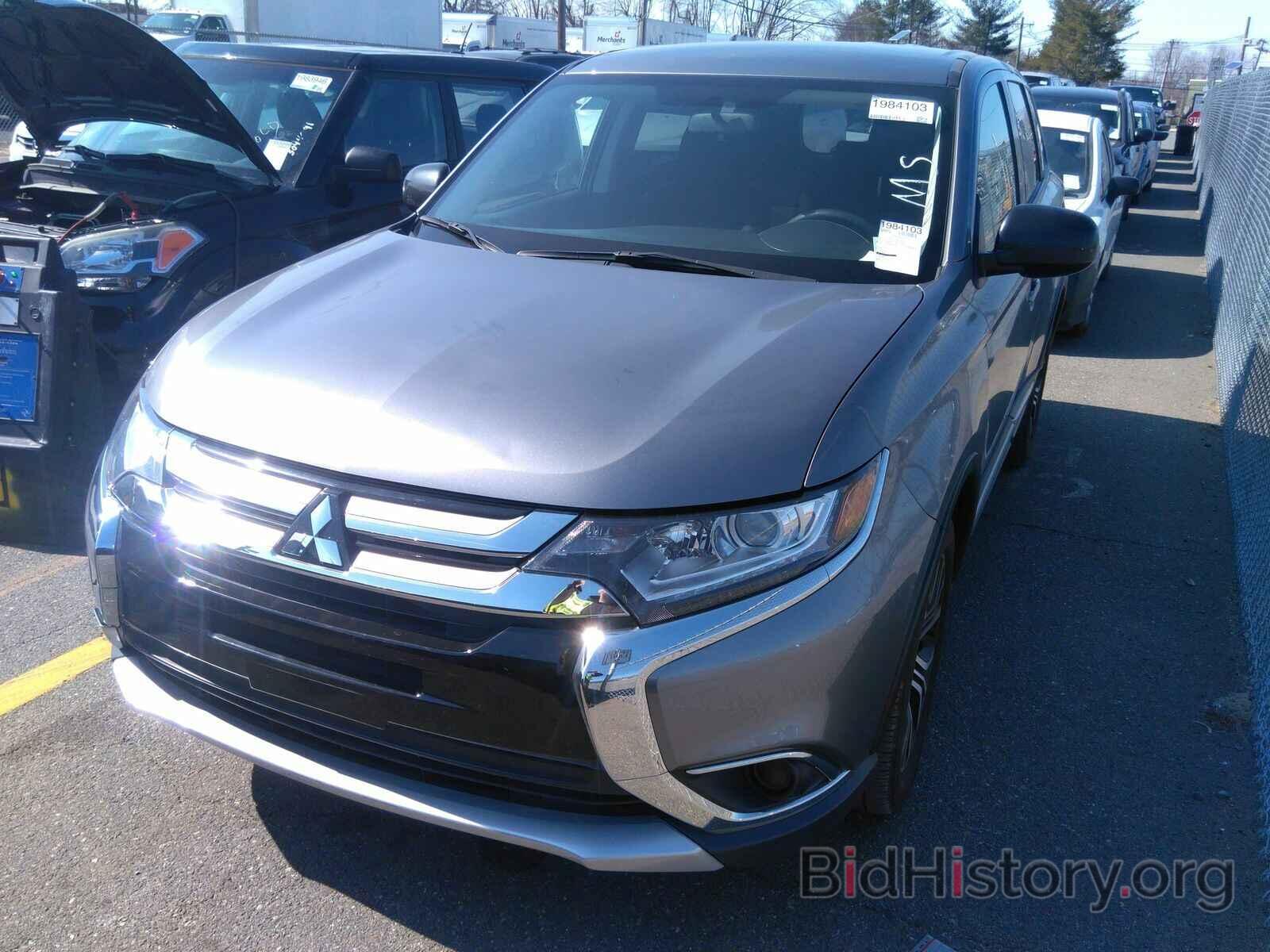 Photo JA4AZ3A32JJ005520 - Mitsubishi Outlander 2018