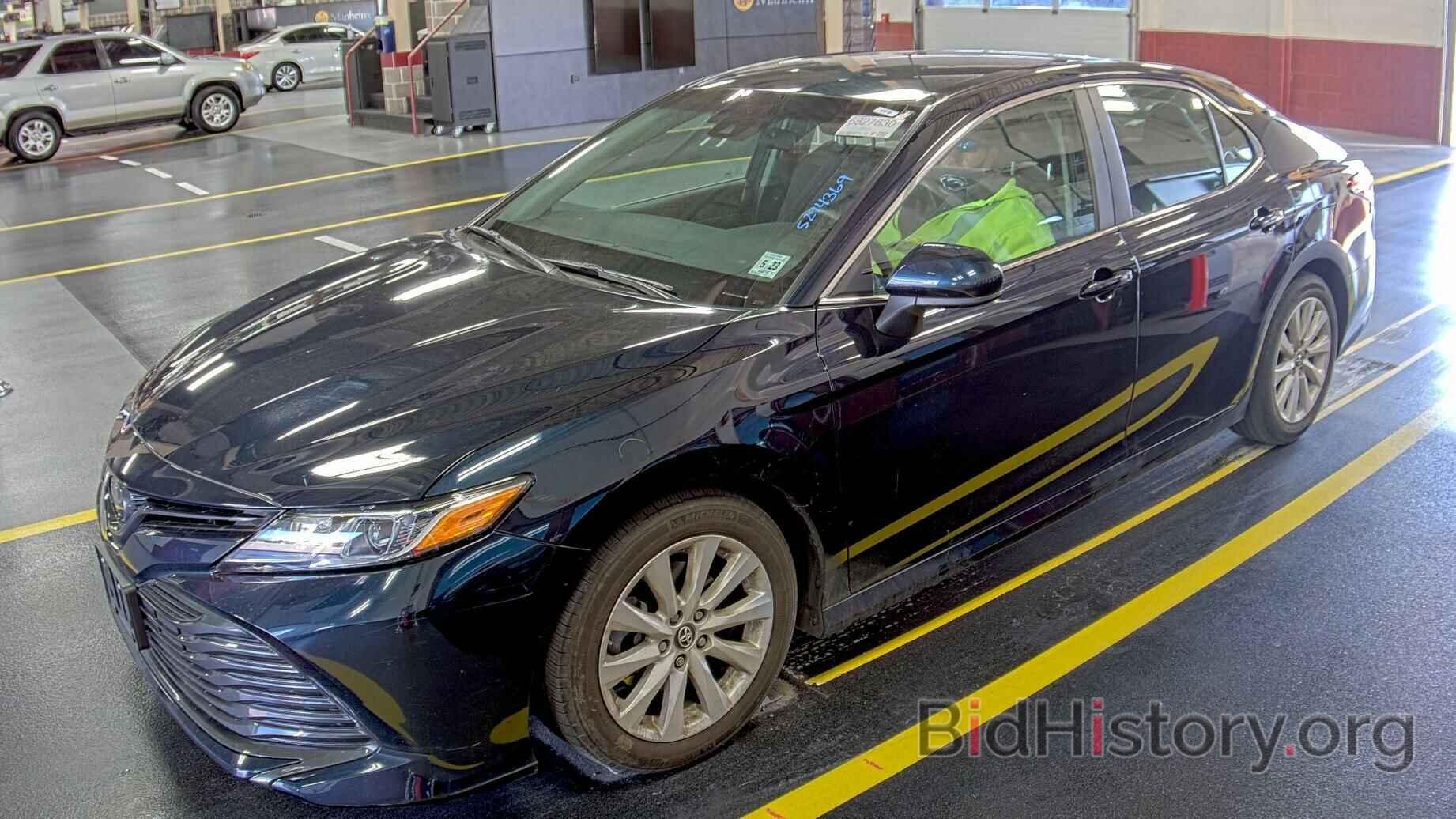 Photo 4T1B11HK7JU609741 - Toyota Camry LE 2018