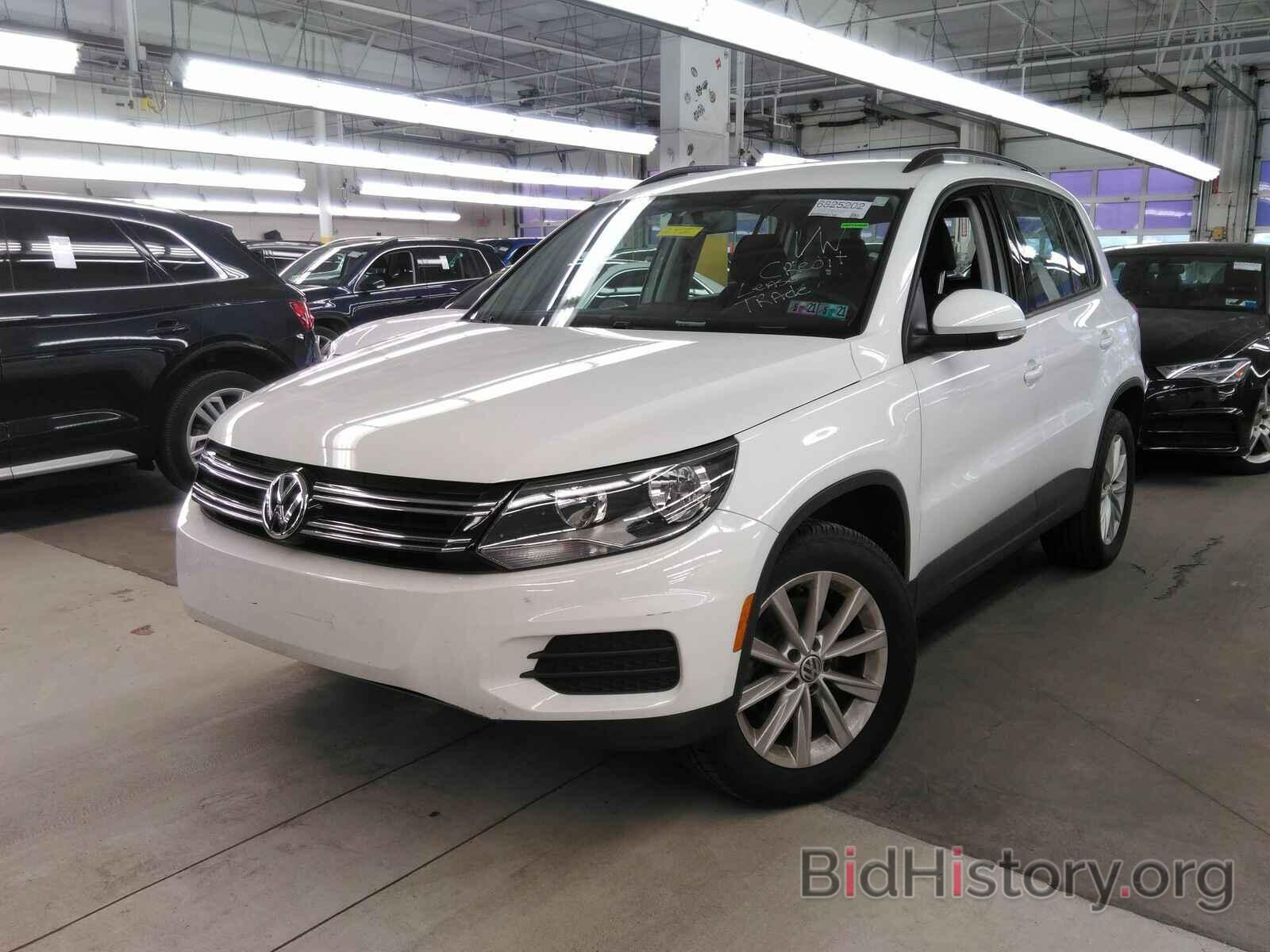 Фотография WVGBV7AX6HK052985 - Volkswagen Tiguan Limited 2017