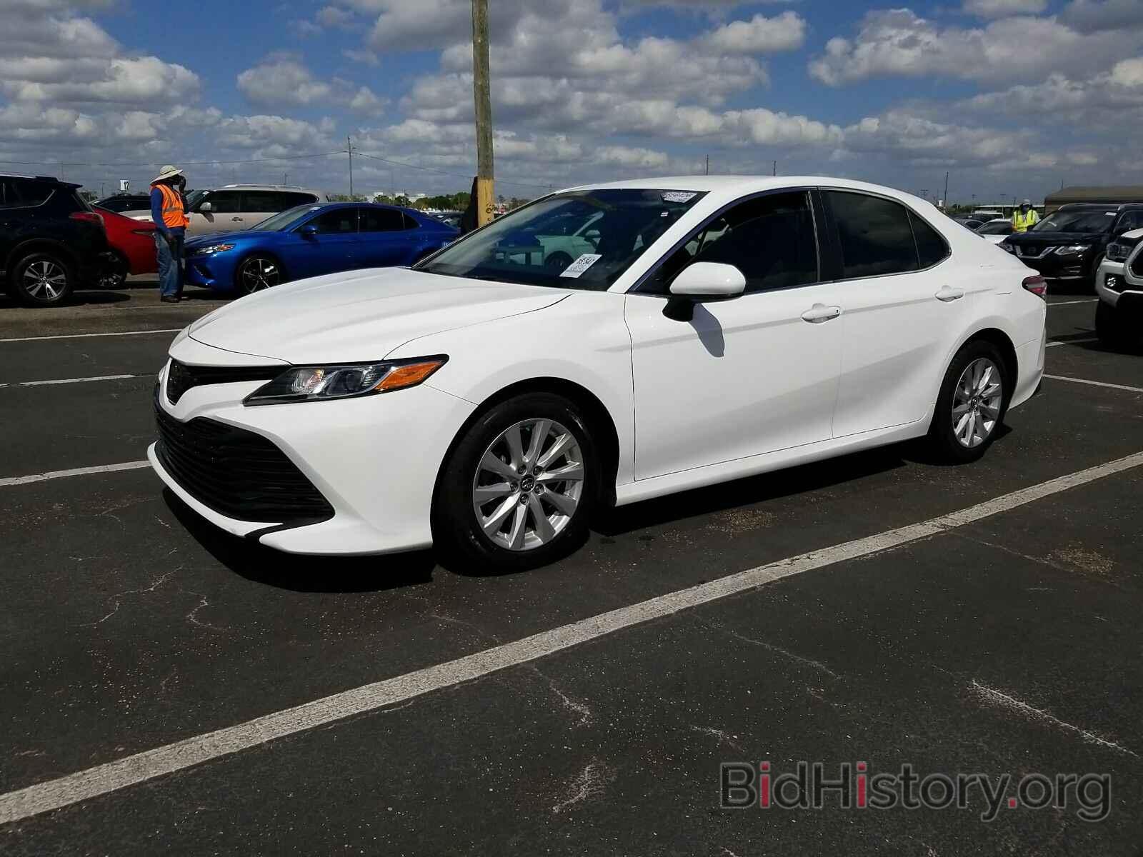 Photo 4T1B11HK9JU557769 - Toyota Camry LE 2018