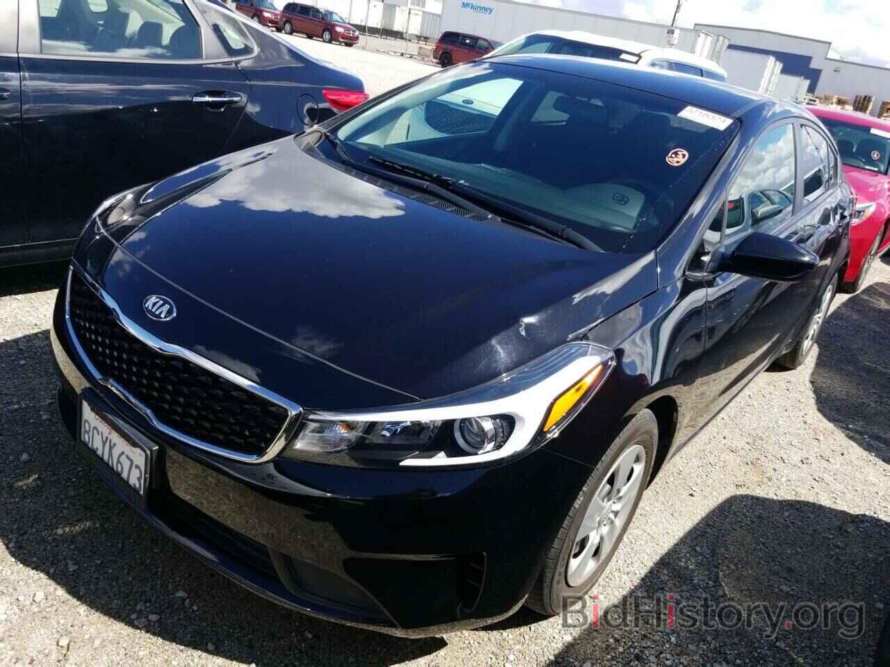 Photo 3KPFL4A79JE249040 - Kia Forte LX 2018