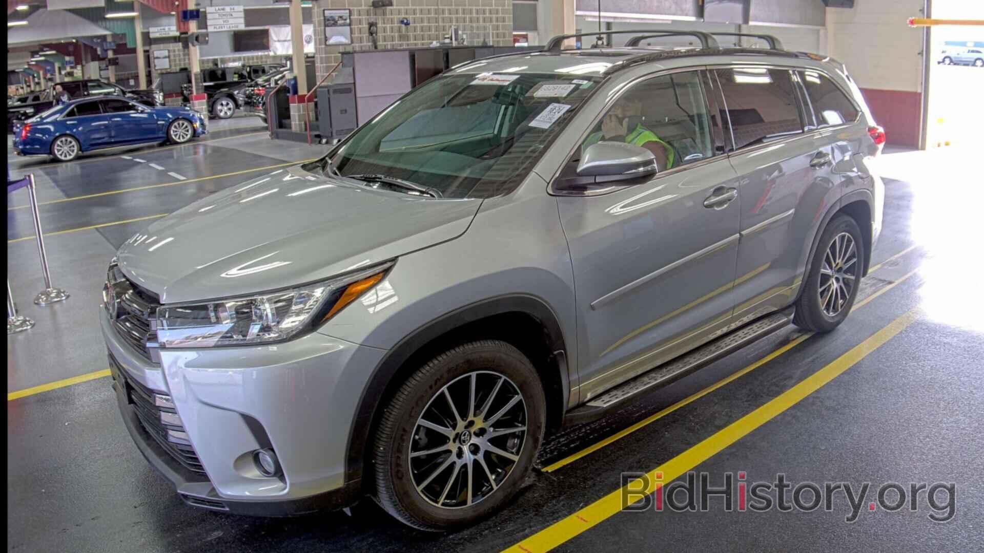 Photo 5TDJZRFH1JS818363 - Toyota Highlander 2018