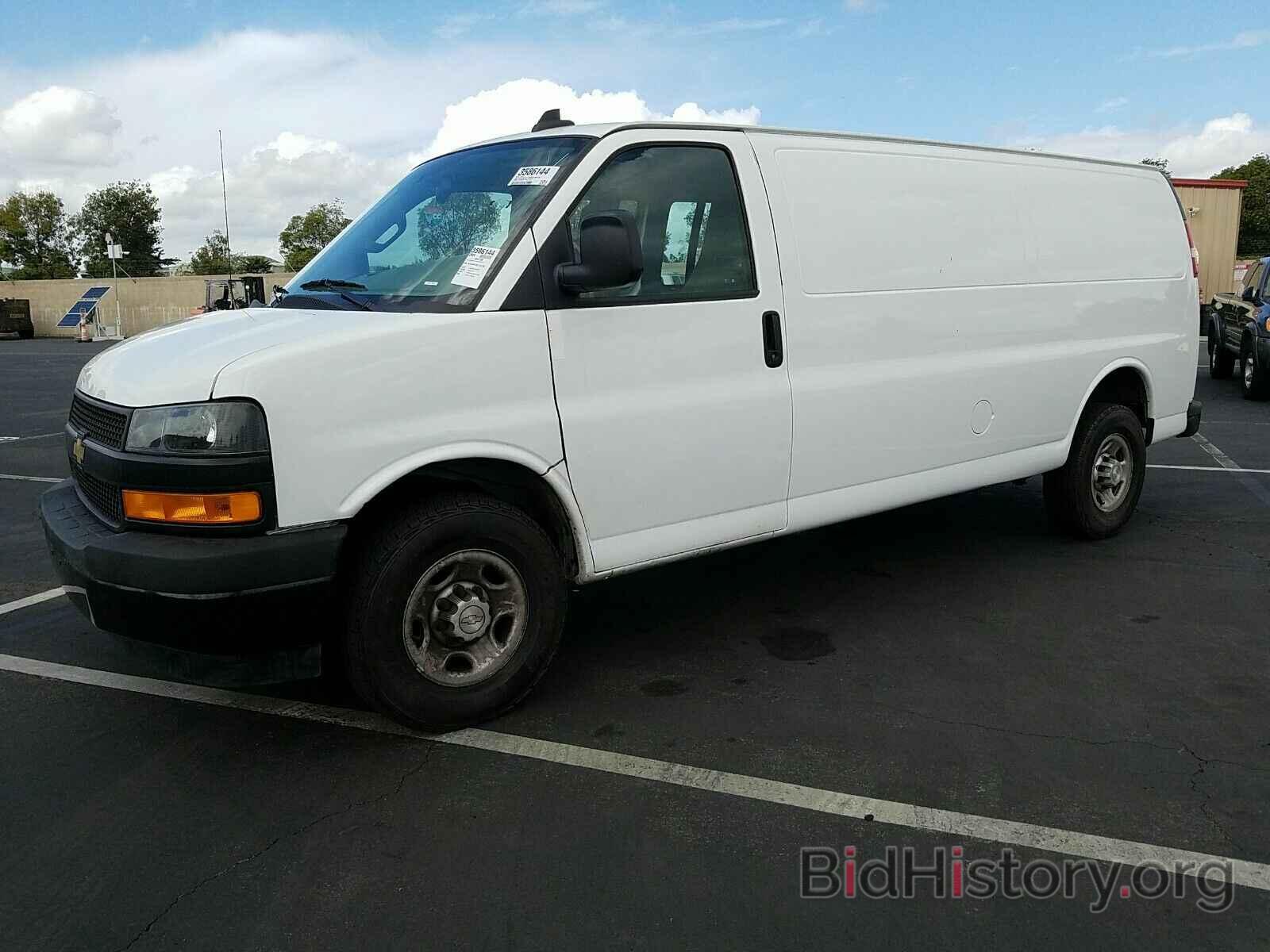 Photo 1GCWGBFGXL1153795 - Chevrolet Express Cargo Van 2020