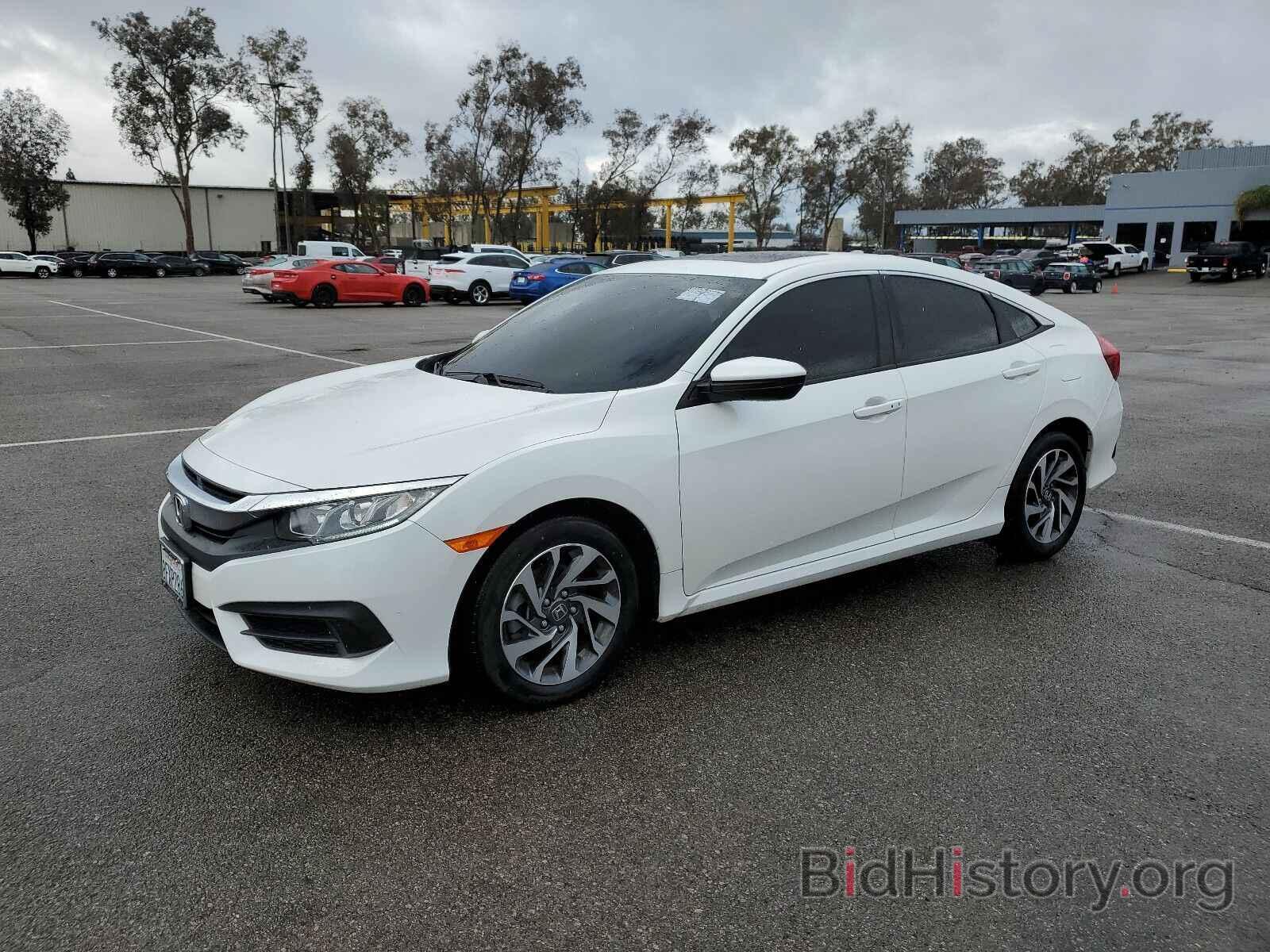 Photo 19XFC2F71JE205014 - Honda Civic Sedan 2018