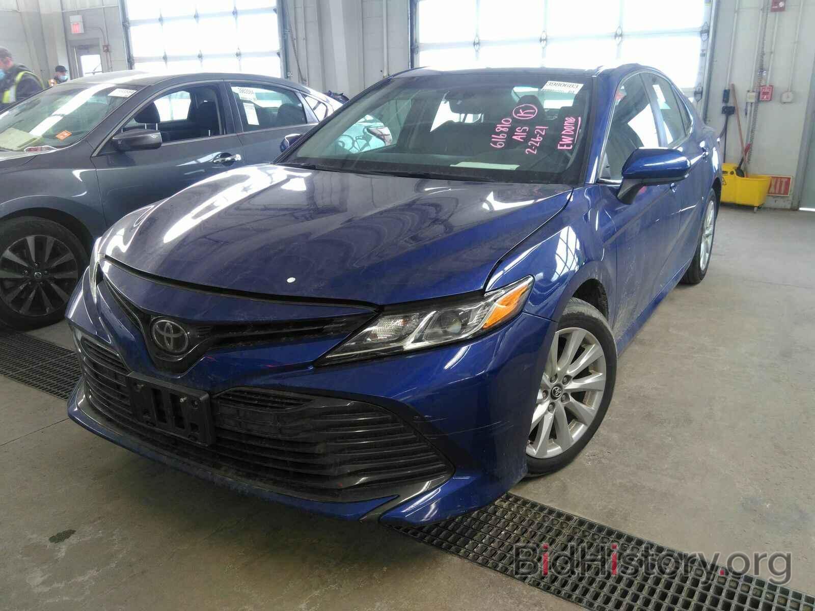 Photo 4T1B11HK2JU616810 - Toyota Camry LE 2018