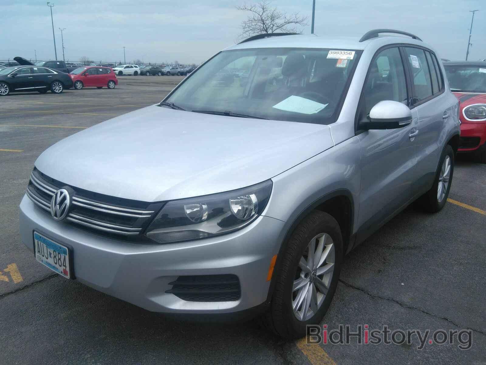 Фотография WVGBV7AX8HK053880 - Volkswagen Tiguan Limited 2017