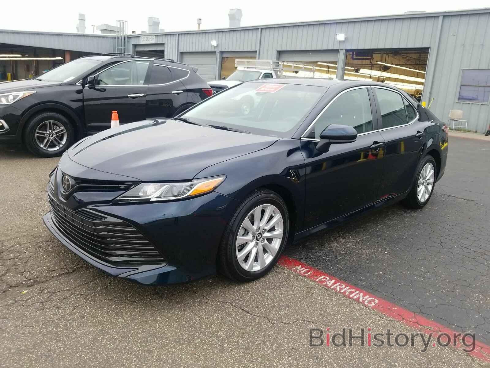 Photo 4T1B11HK0JU532744 - Toyota Camry LE 2018